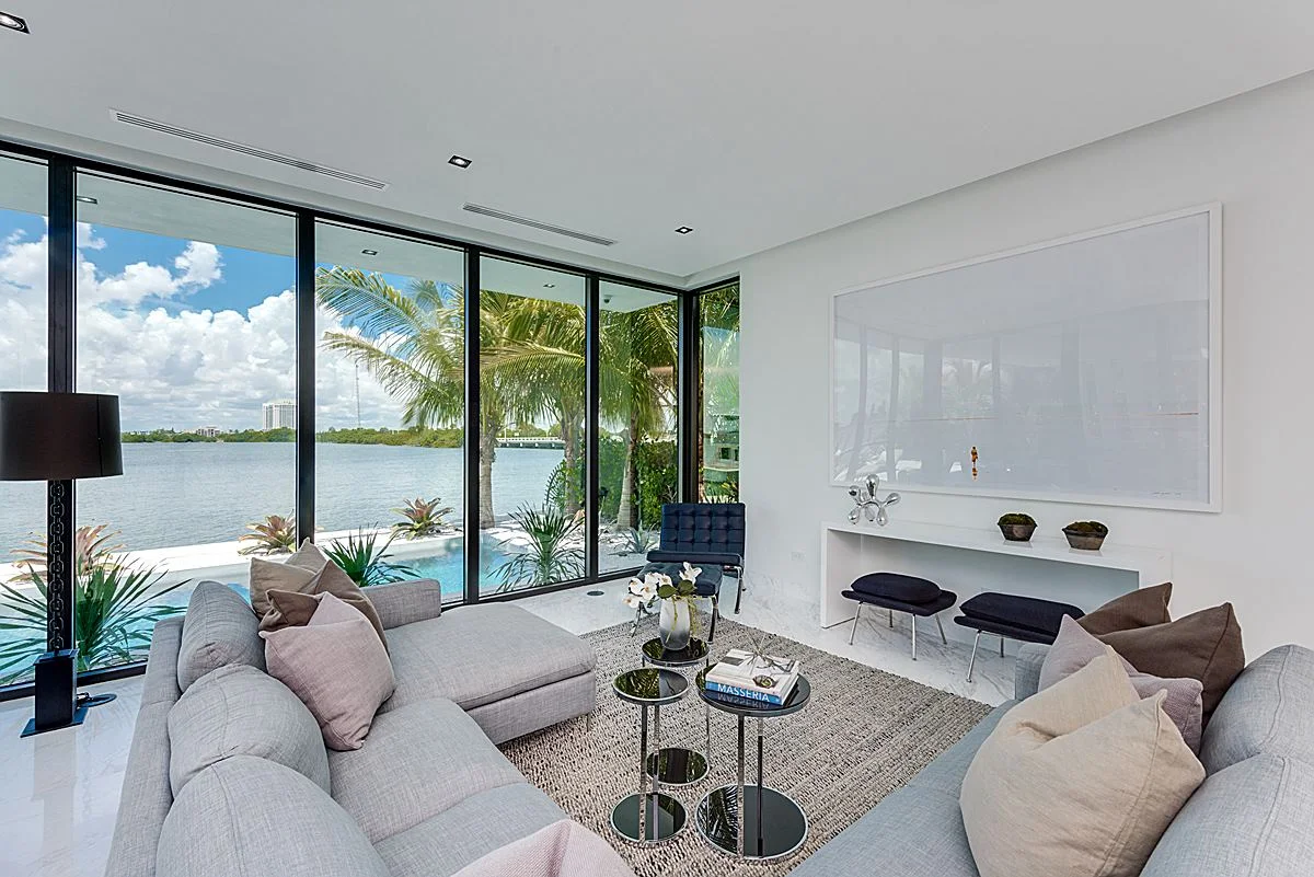 familyroom.jpg