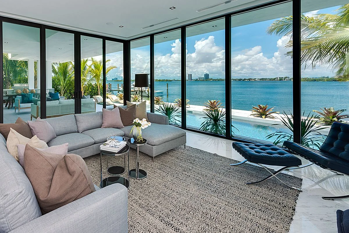 familyroom1.jpg
