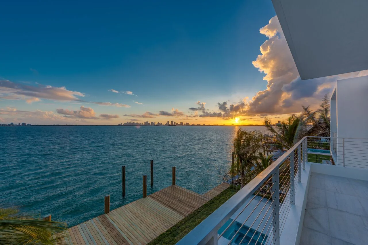 1620 S Treasure Dr North Bay-print-041-42-20180111 01 DSC 4420 HDR ED-3596x2400-300dpi_preview.jpeg
