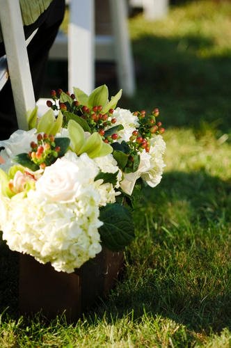 Malloy Weddings | New England wedding planner | Nantucket Golf Club wedding | Ceremony aisle adornments