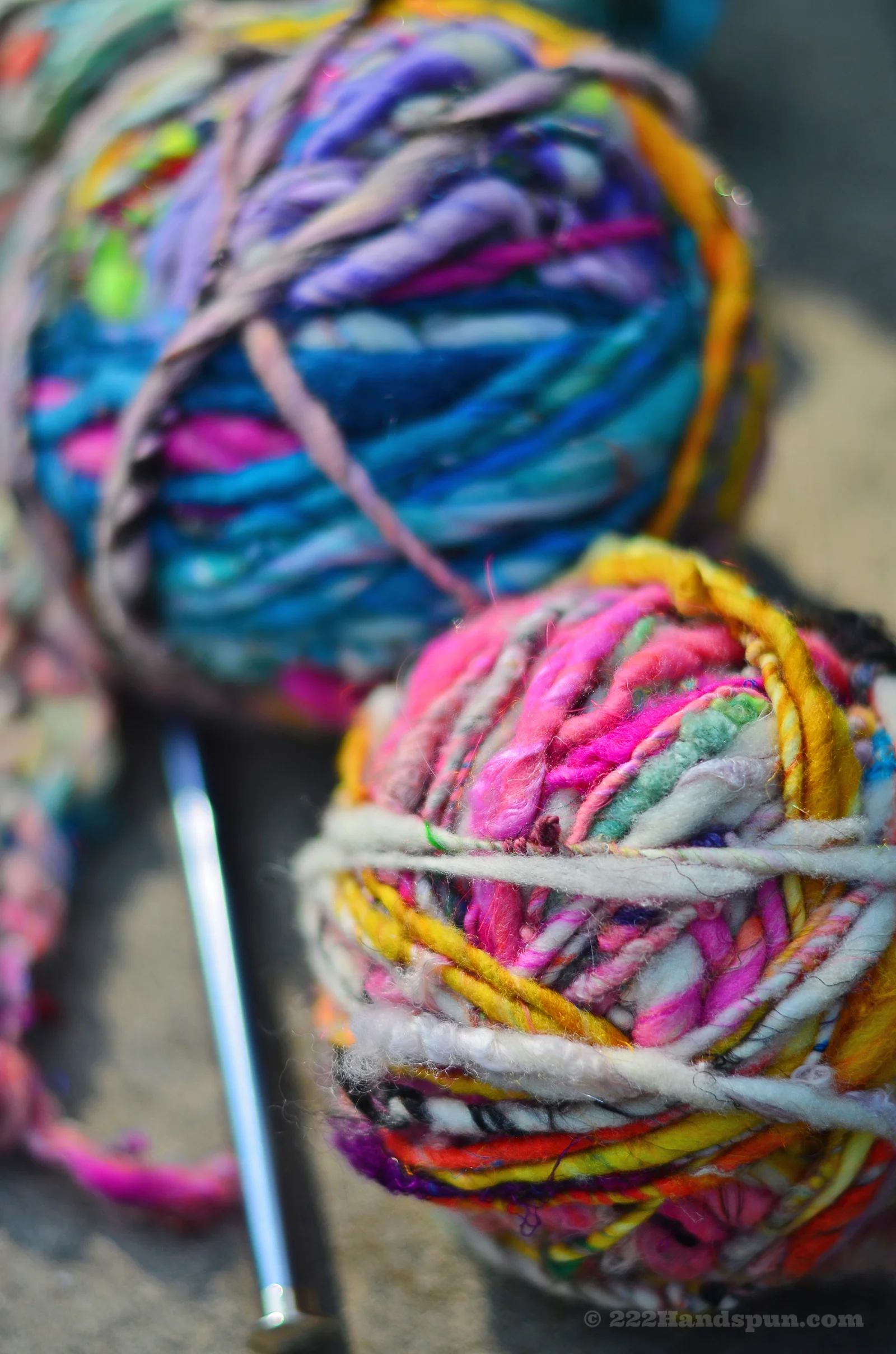 Handspun art yarn and knitting needles - 222 Handspun