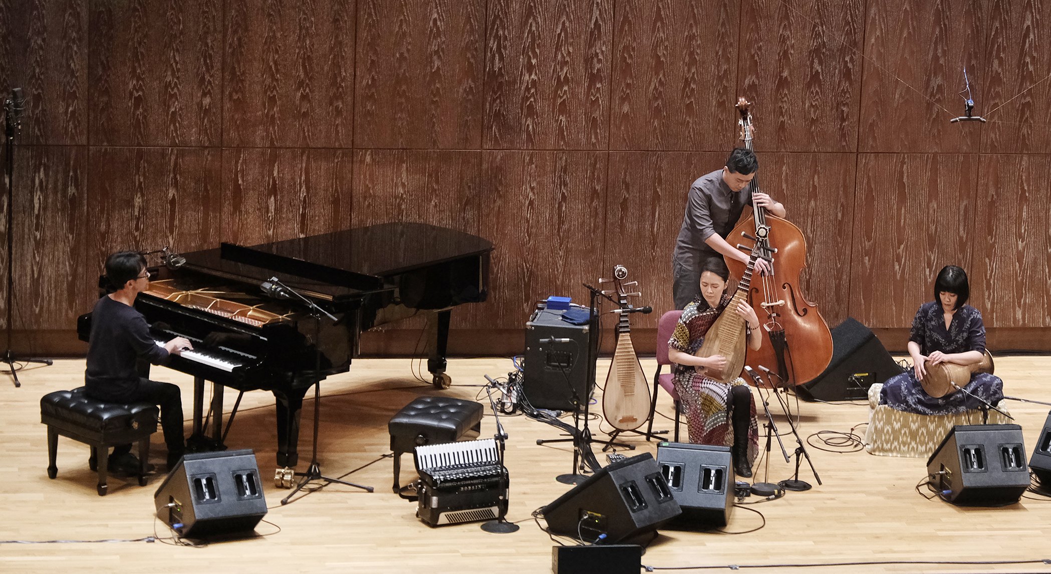 奇數拍的異響．世界音的奇花：鍾玉鳳的《擺度之外》