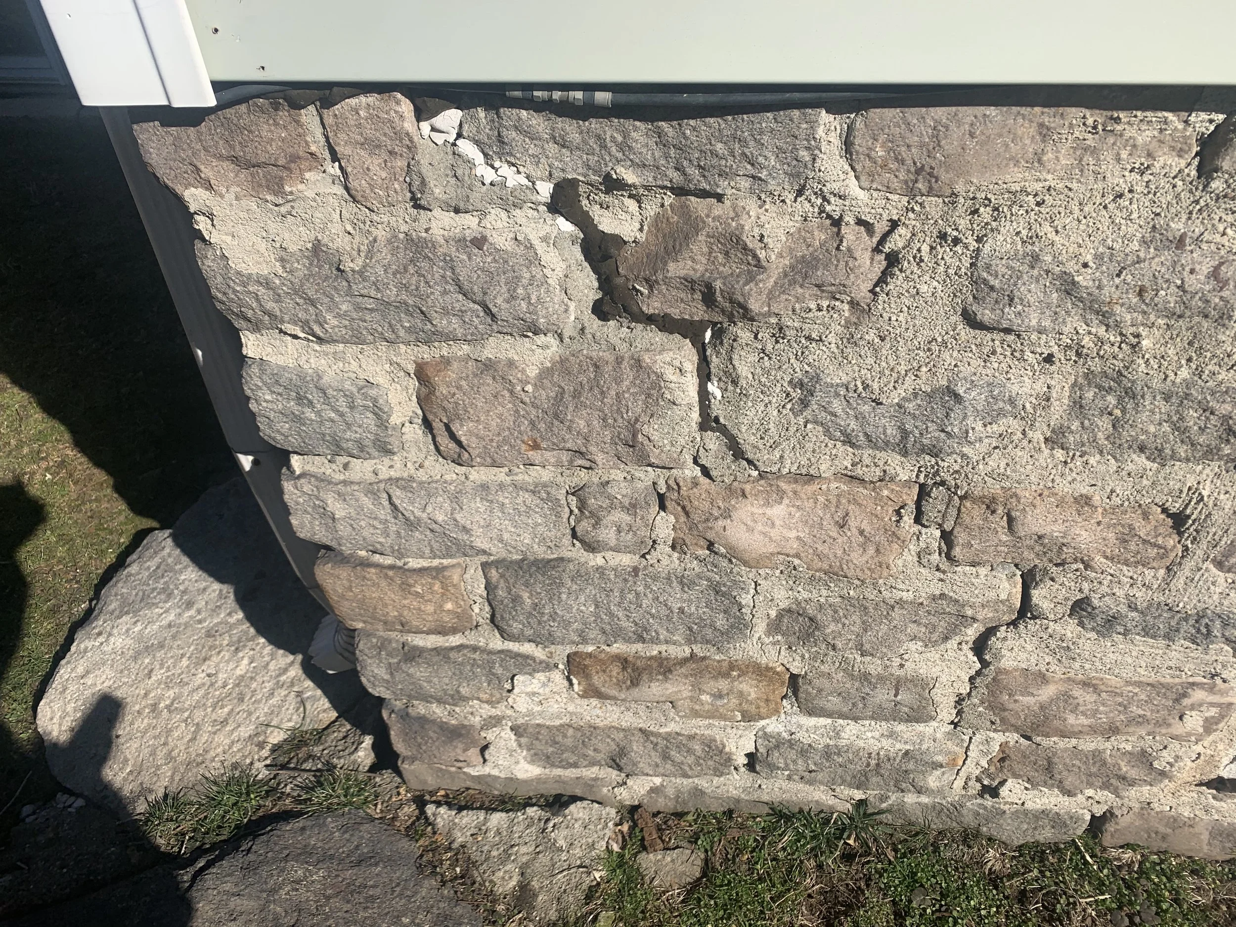 Crack at LR corner of foundation.JPG