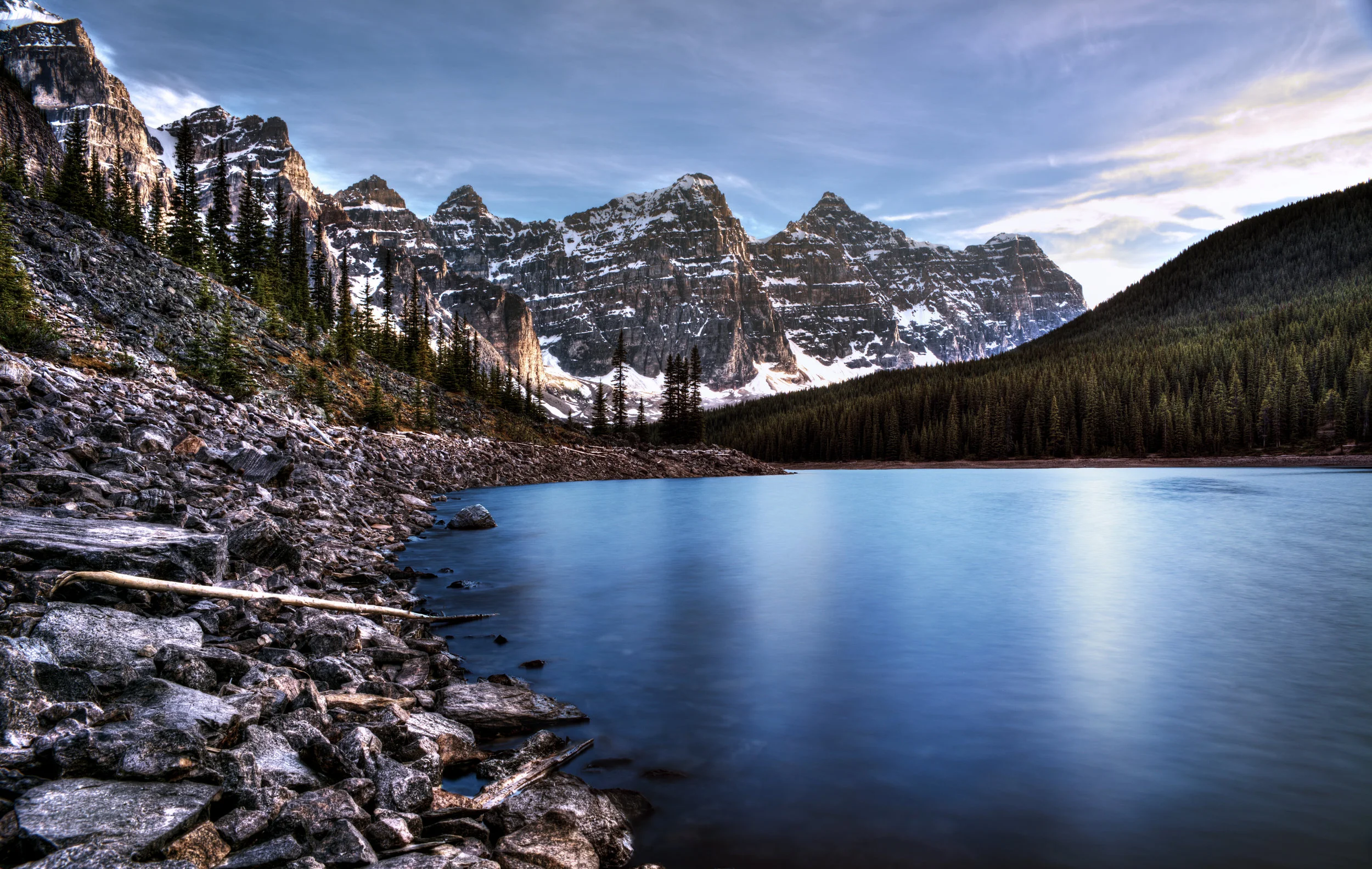 Last light on Moraine lake.jpg
