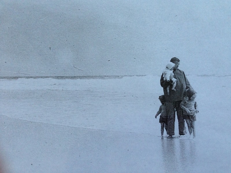 Exclusive Buyers Agent unconditional loyalty Daddy with girls on the beach.jpg