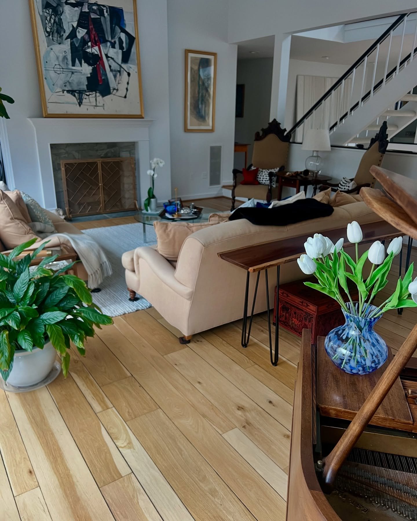 Every home needs a pop of color! 

Brighten up your space with a splash of vibrant hues&mdash;whether it&rsquo;s a bold accent, colorful pillows, or a statement piece of art.  A little color can transform your home and lift your spirits!

#HomeDecor 