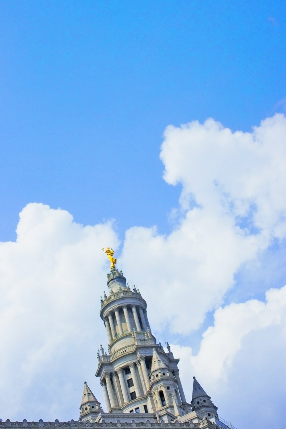 Tavares_Castles_in_the_sky-512.jpg
