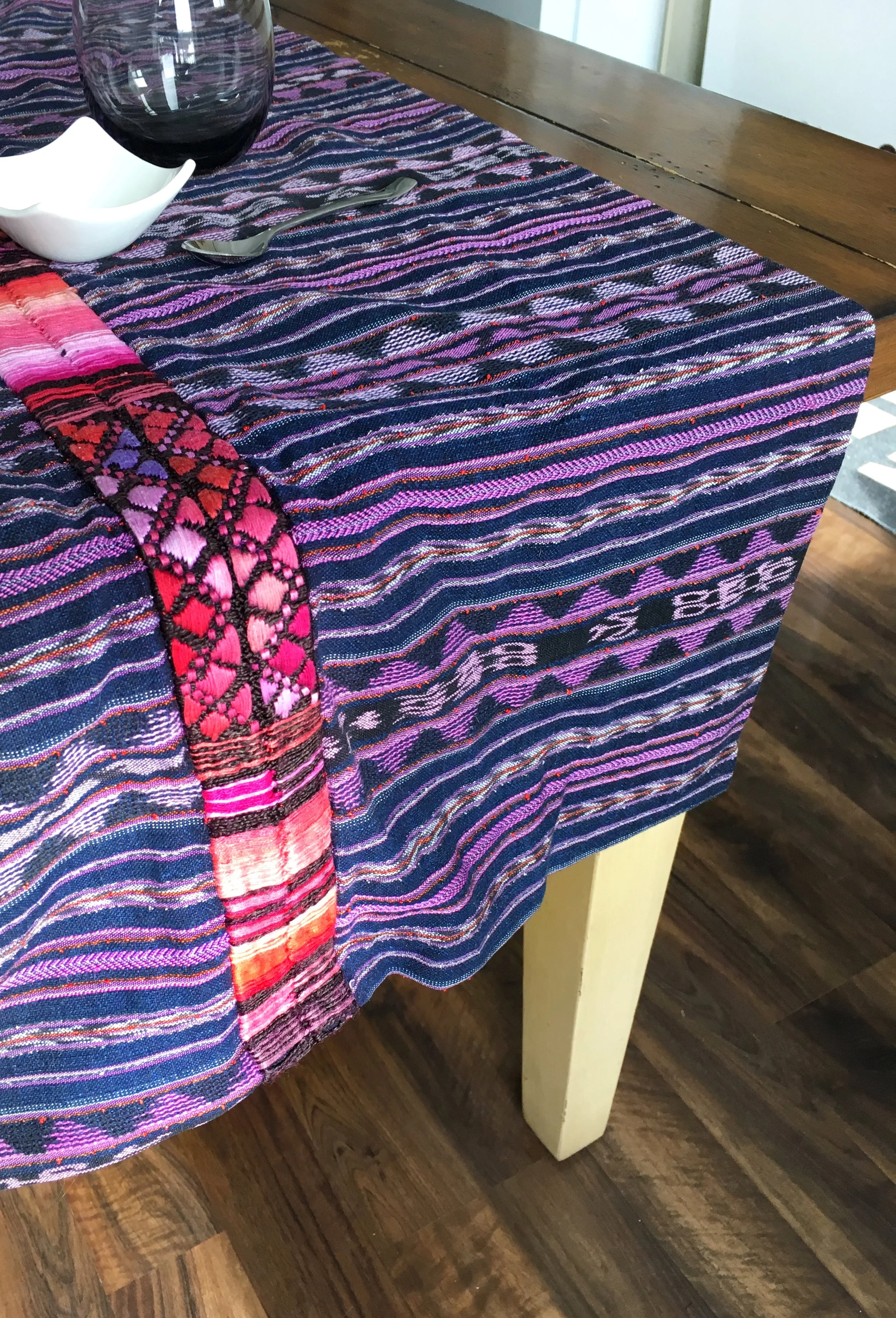 Table runner_Monterrico_hang.jpg