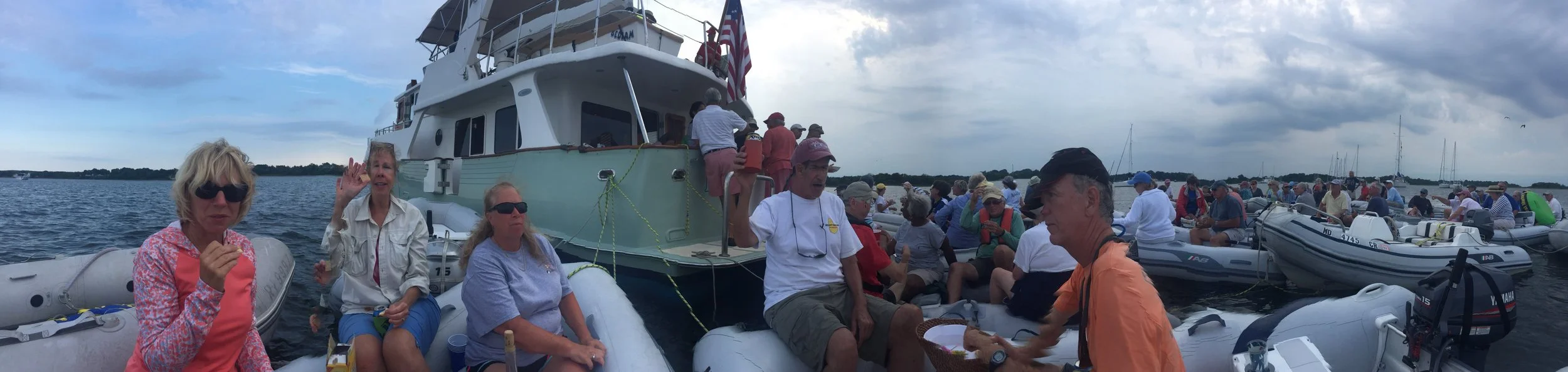  After the dinghy race we had a dinghy cocktail party. 