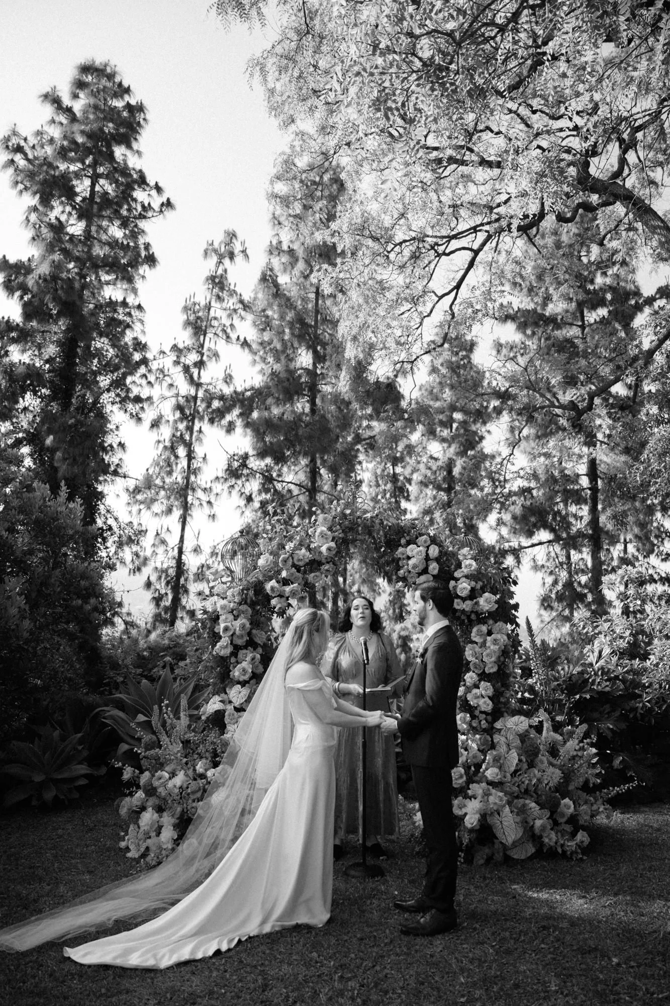 paramour-estate-los-angeles-garden-ceremony-014.jpg