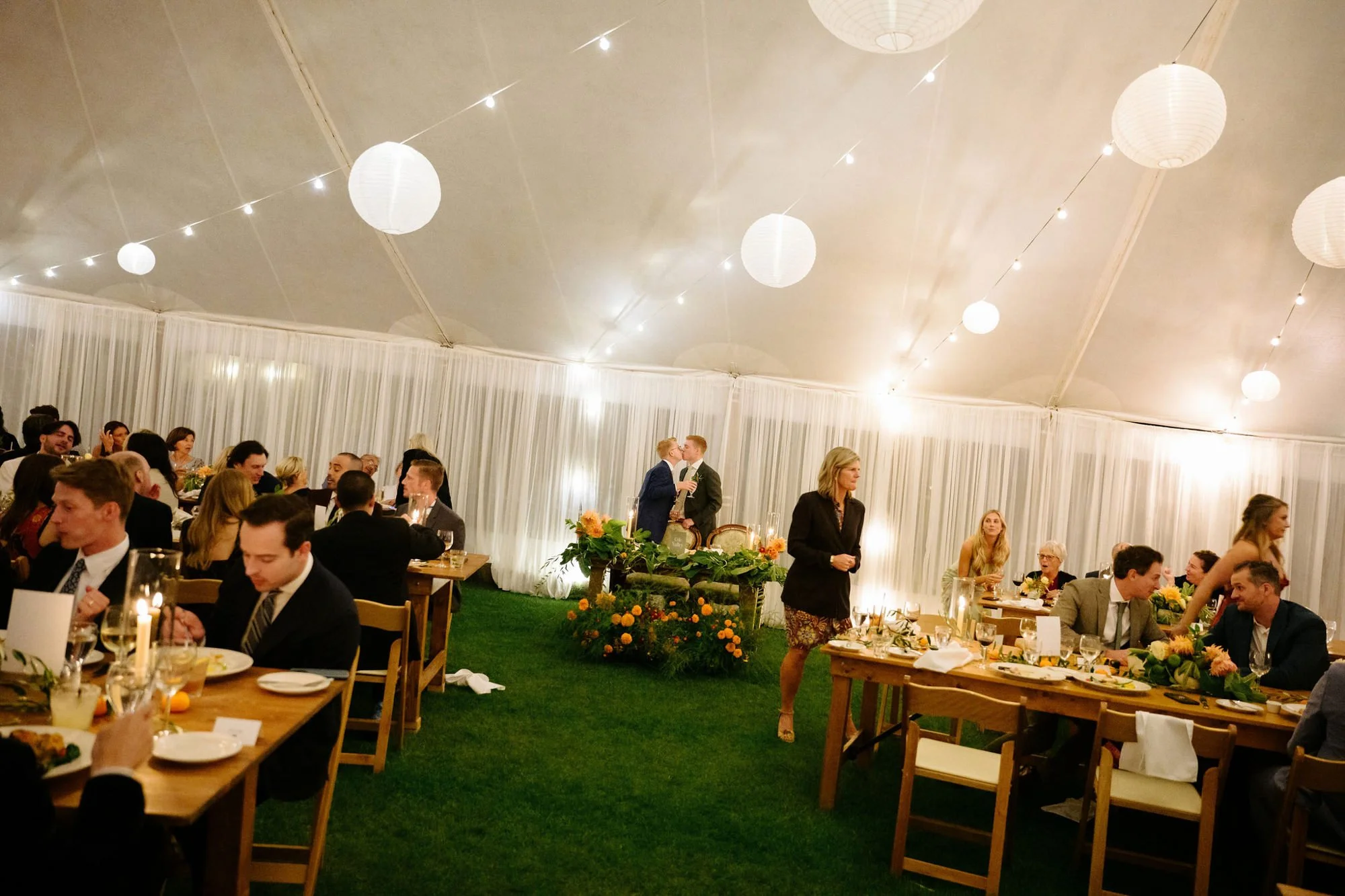 maccallum-house-wedding-mendocino-dinner-037.jpg