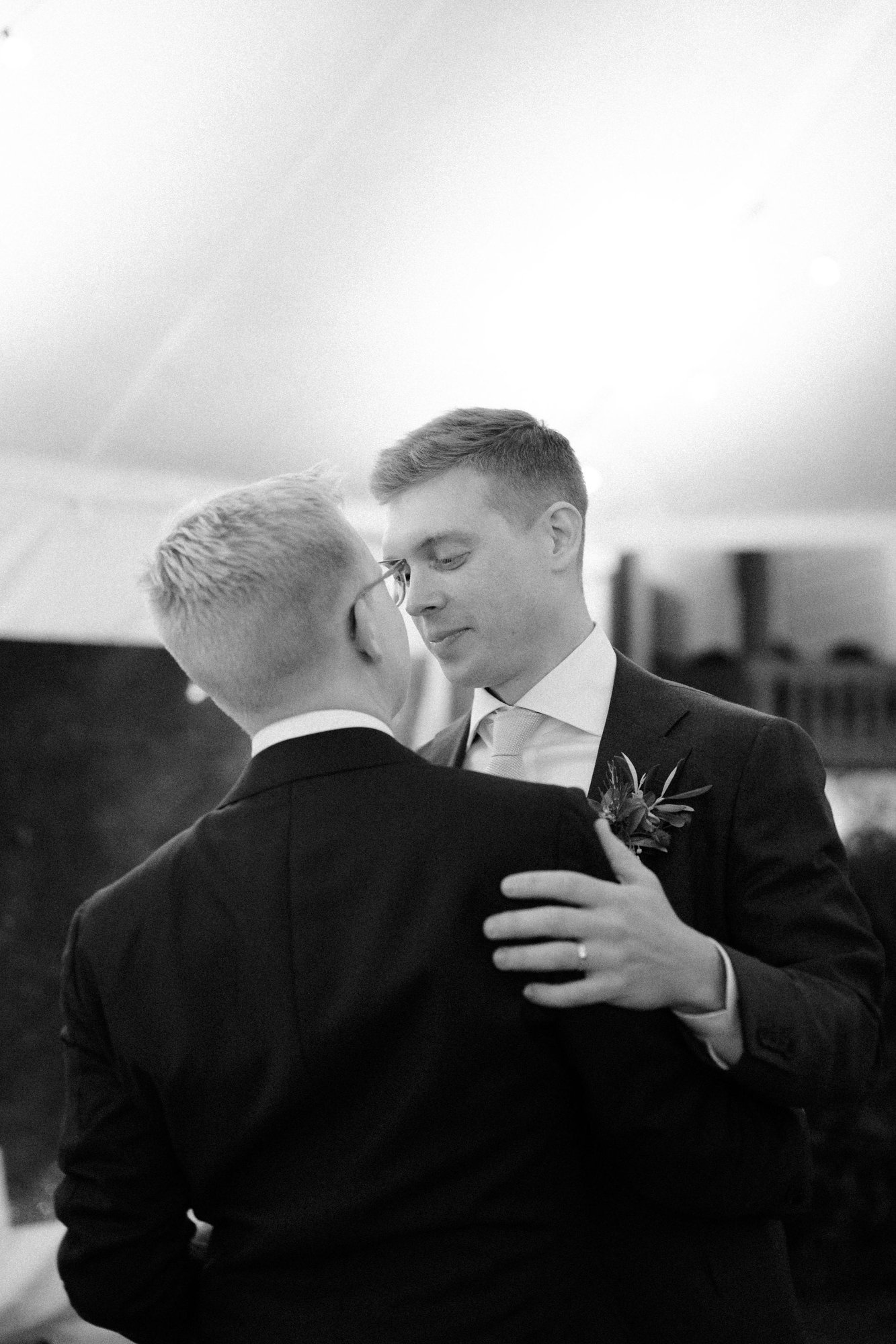 maccallum-house-wedding-mendocino-dancing-045.jpg