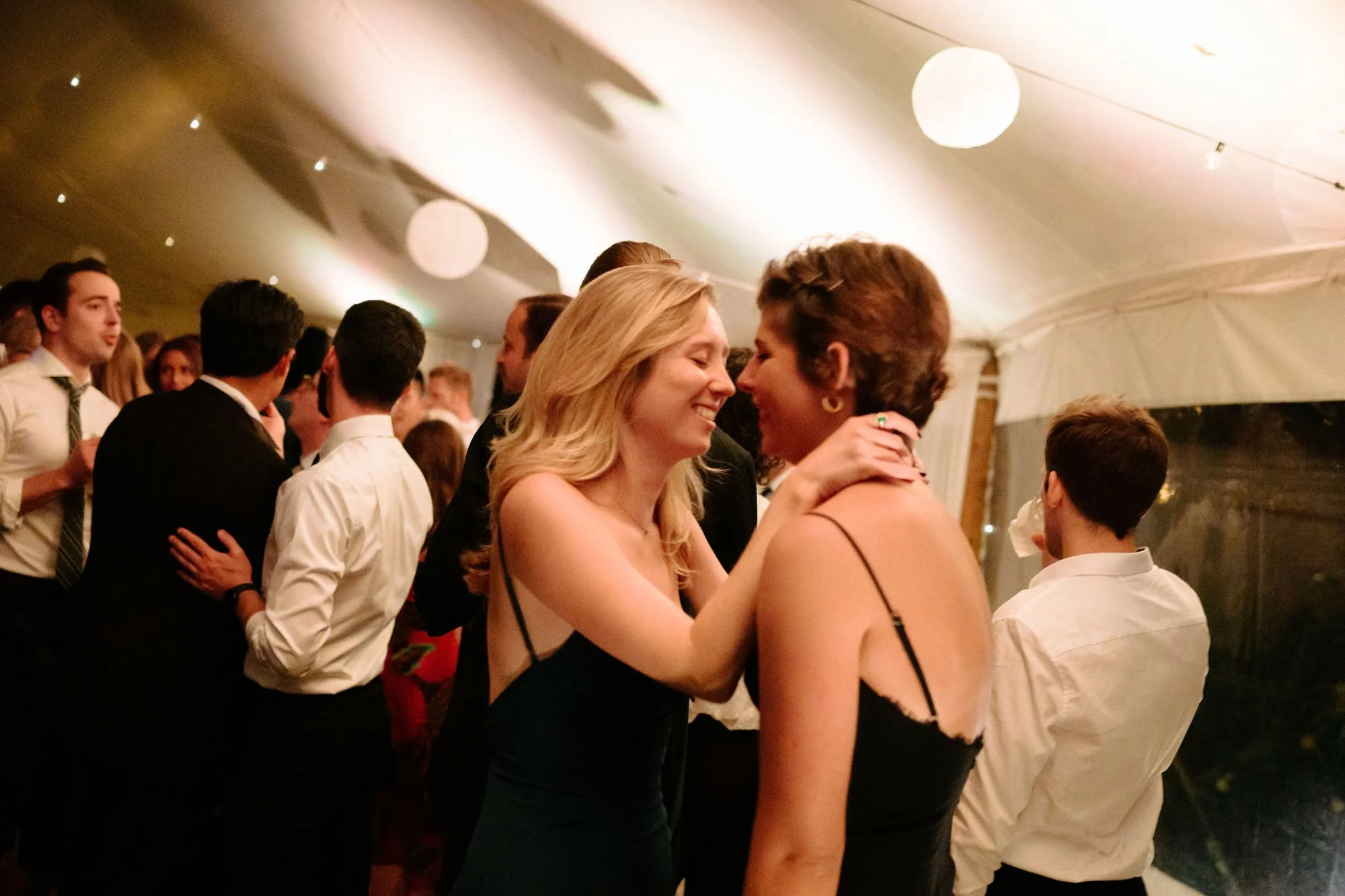 maccallum-house-wedding-mendocino-dancing-063.jpg