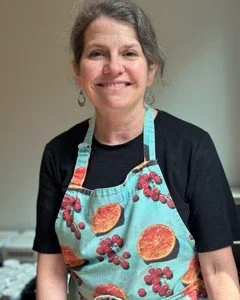 Meet Chef Cam! Our students are nourished in every way in our Dining Room, with healthy, delicious meals prepared right here at Torit.

#MontessoriKitchen #BostonFood #MontessoriMeals #ChefAtSchool #MontessoriChef #BostonChef #BeaconHillChef