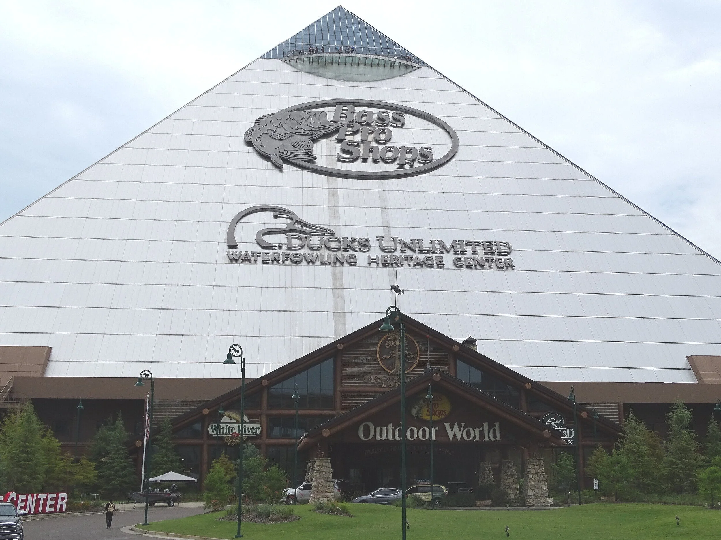 13 Things to Do at Bass Pro Shops in Memphis, Tennessee