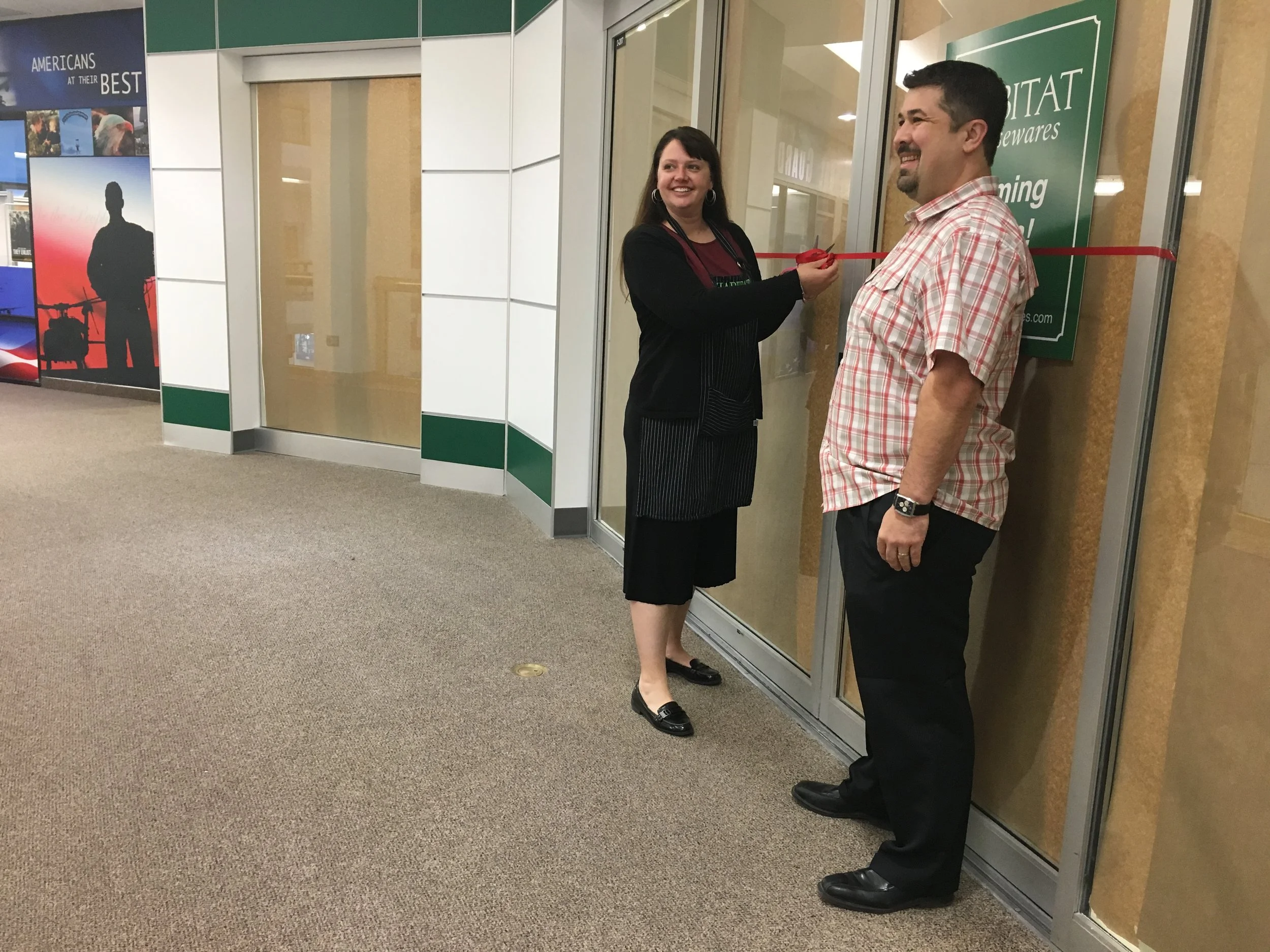 Habitat Housewares owners Ben & Bekki Weaver cut the ribbon on opening day in the Dimond Center Mall!