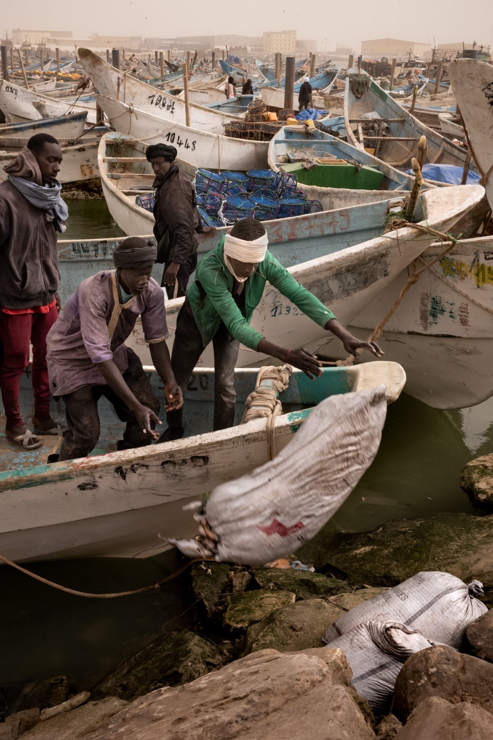  Die Fischerei zählt 2022 zu den wichtigsten Industrien in Mauretanien, einem Staat, der abgesehen von seiner Küste zum Atlantik zu einem großen Teil aus Wüste besteht. 