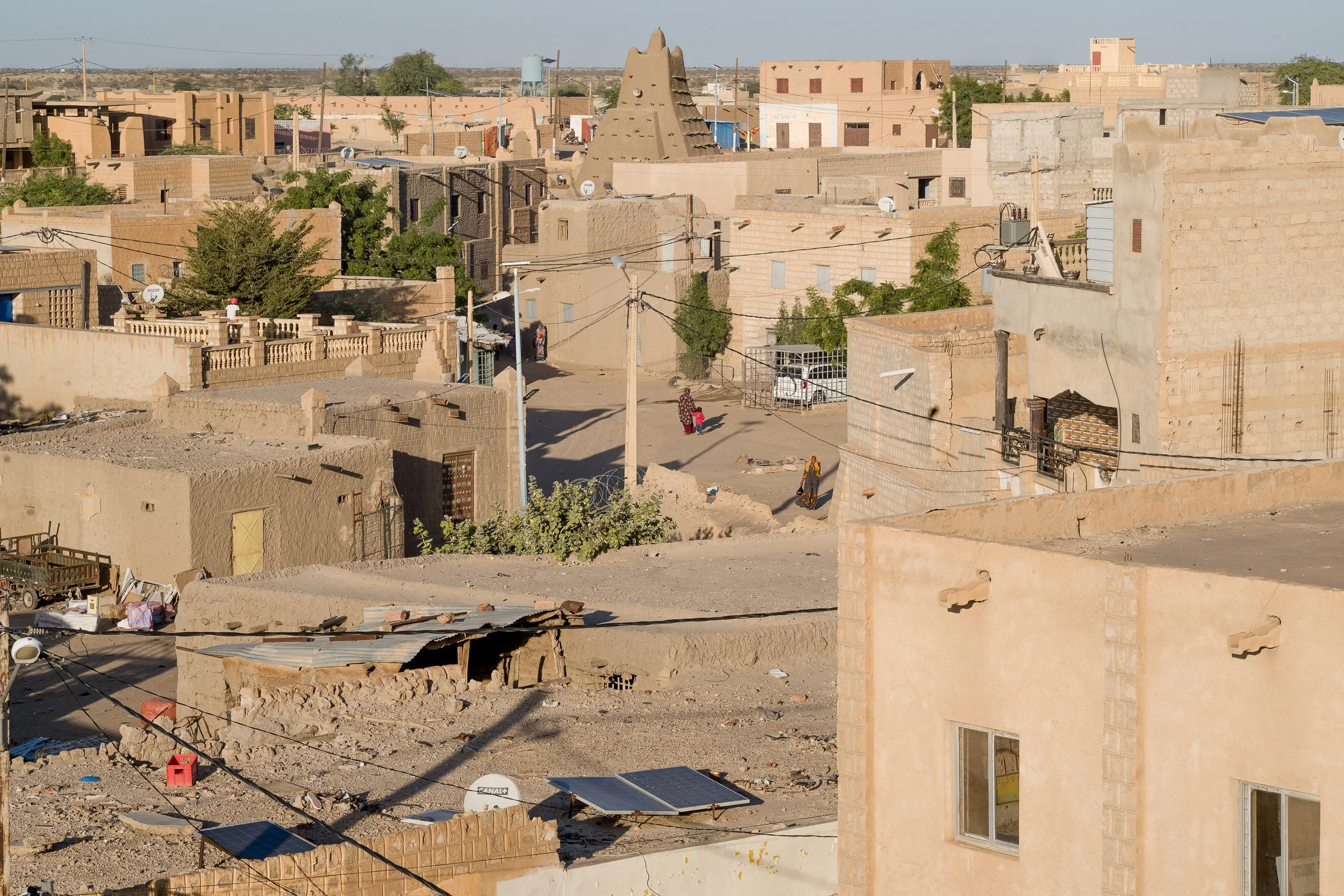  Timbuktu, eine kleine, ruhige Stadt mit einer großen kulturellen Geschichte verwandelt sich in den Tagen der Biennale in eine Festung. 