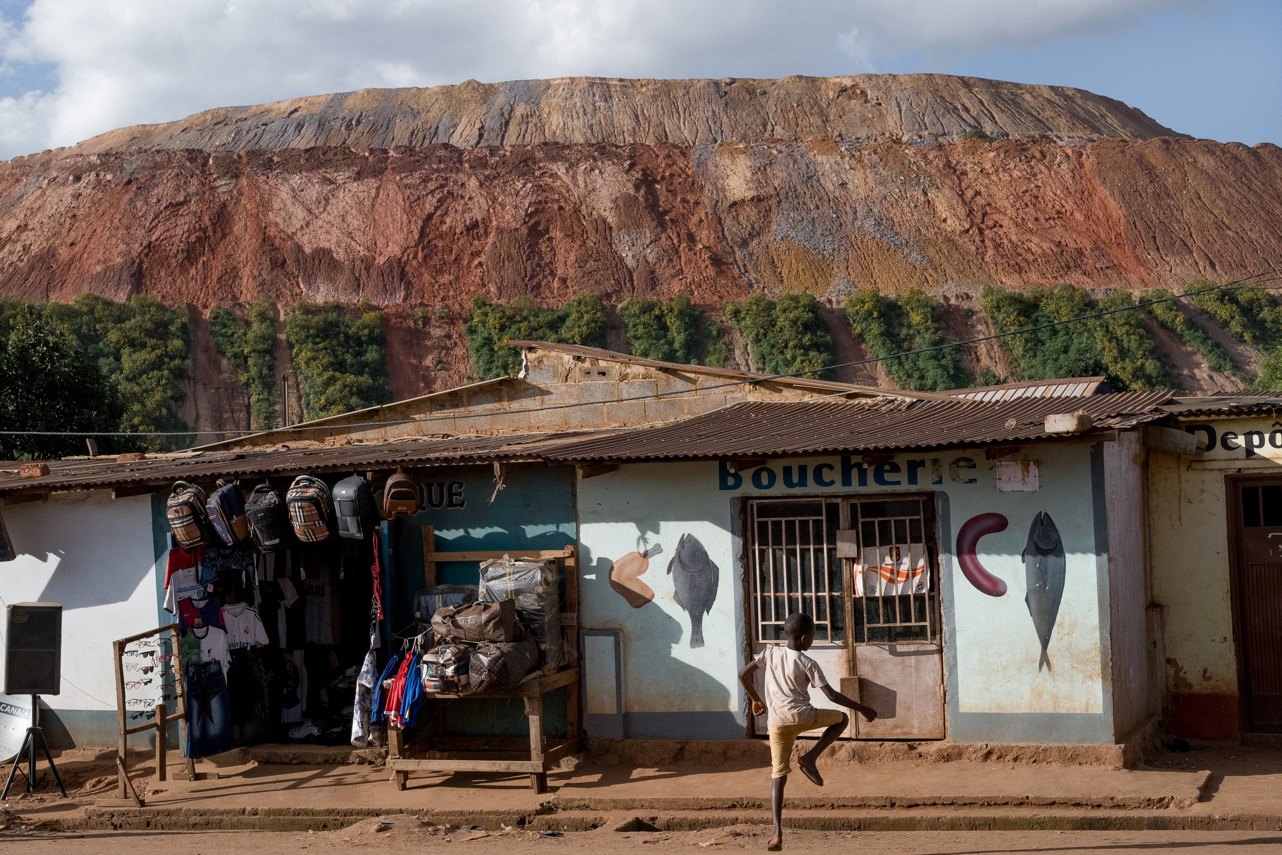  Das Land in Zentralafrika ist einer der wichtigsten Produzenten für Kupfer und Kobalt - Rohstoffe, die kritisch sind für die Energiewende und Geräte wie Computer und Smartphones. 