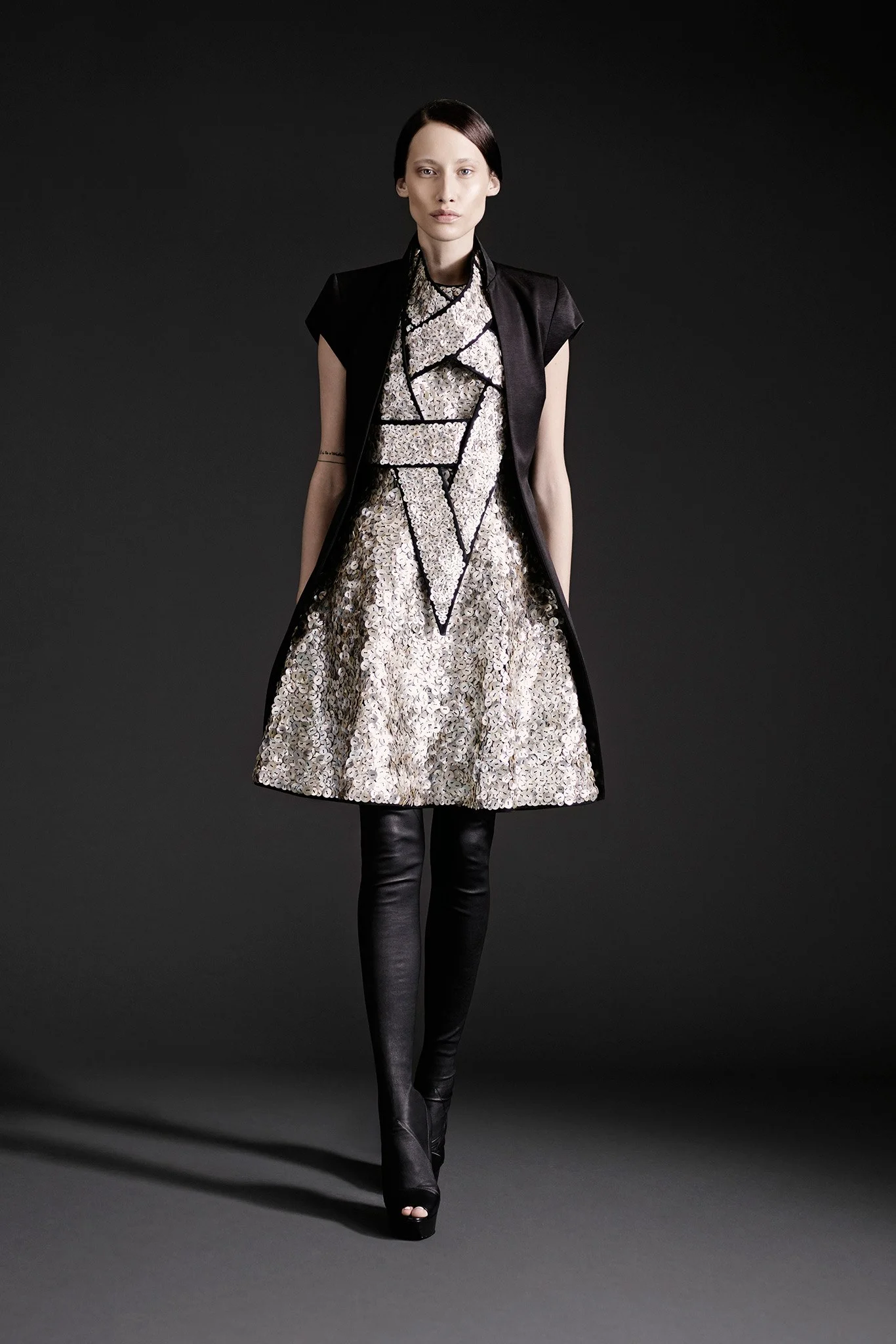 Gareth_Pugh_013_1366.jpg