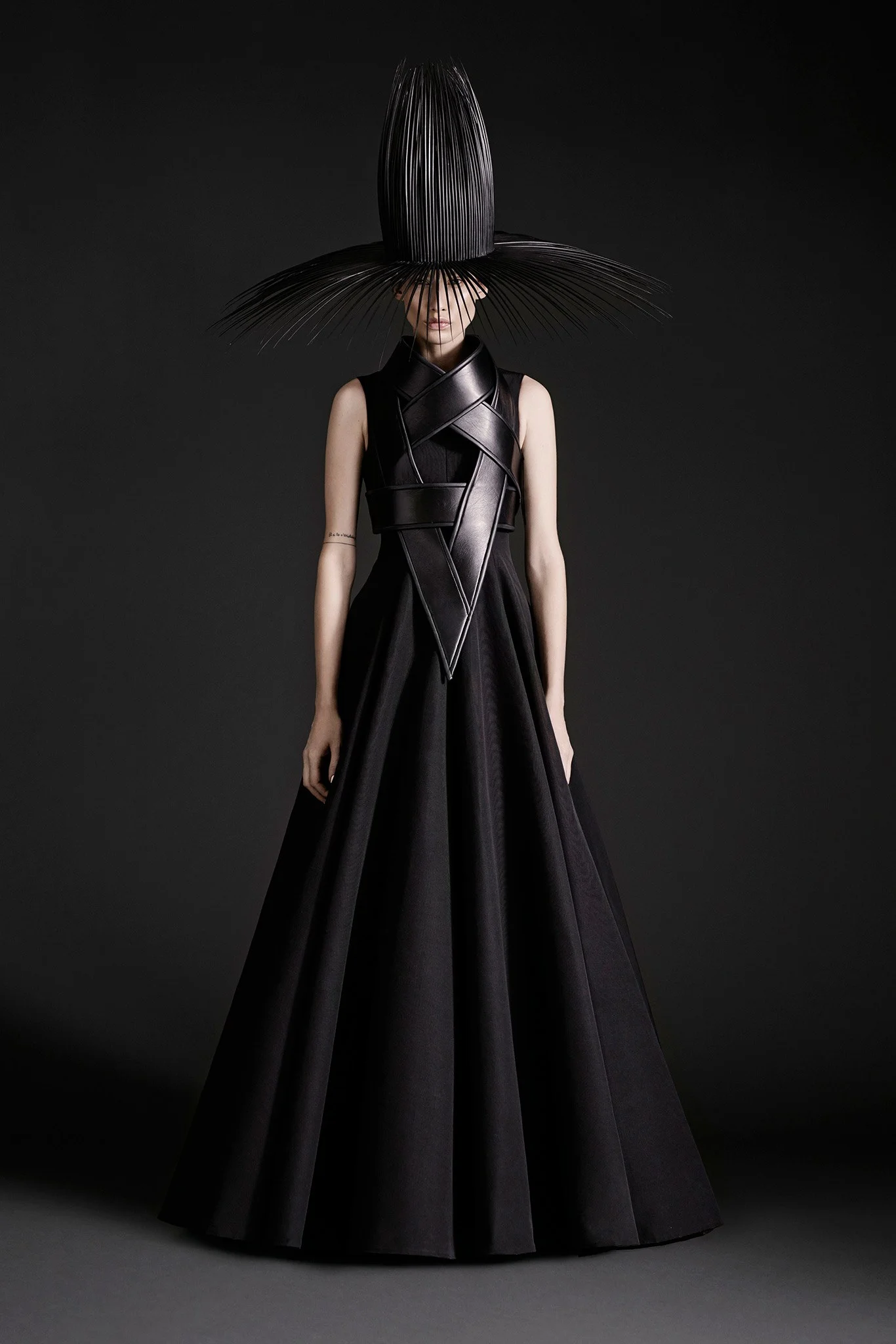 Gareth_Pugh_023_1366.jpg