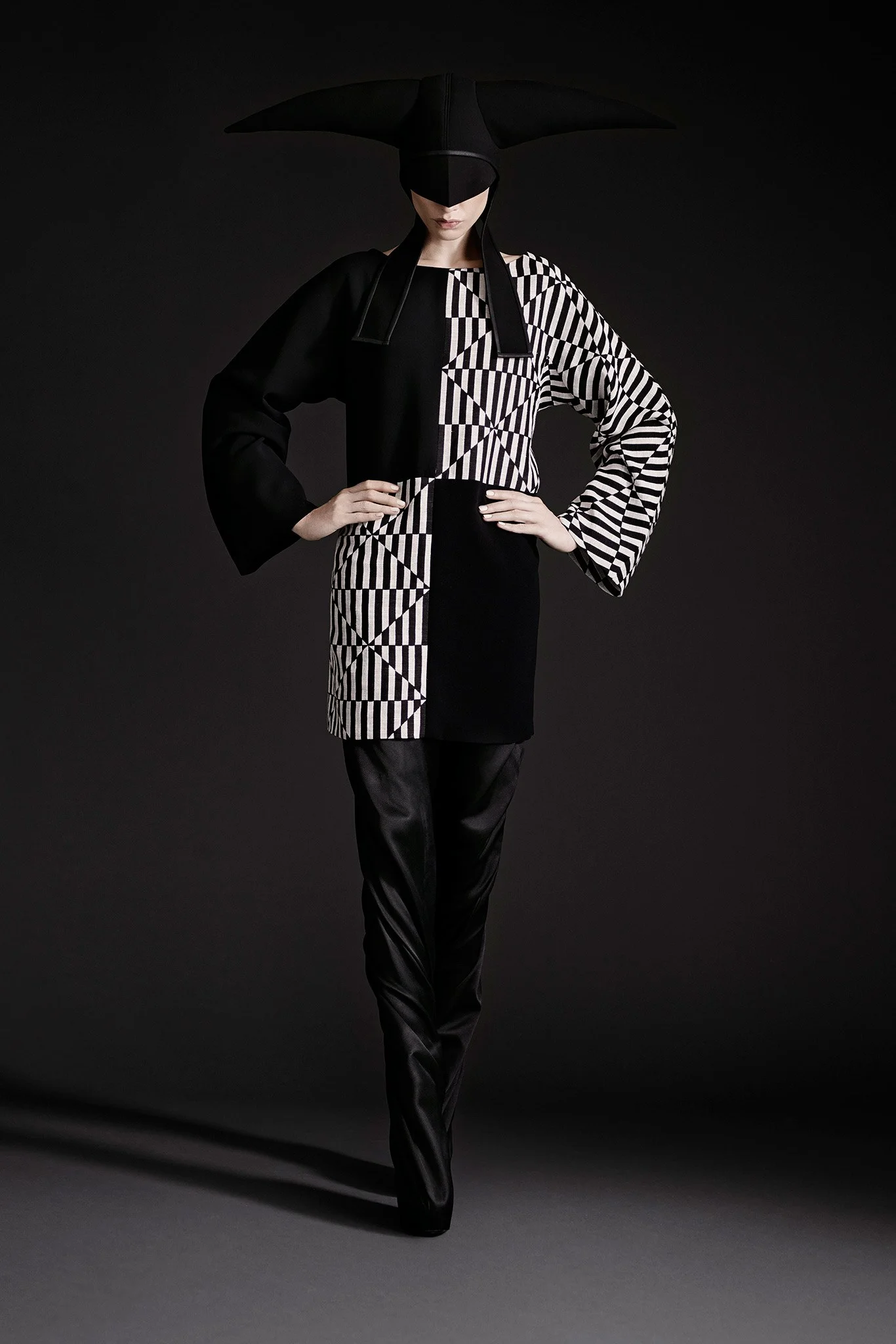 Gareth_Pugh_033_1366.jpg