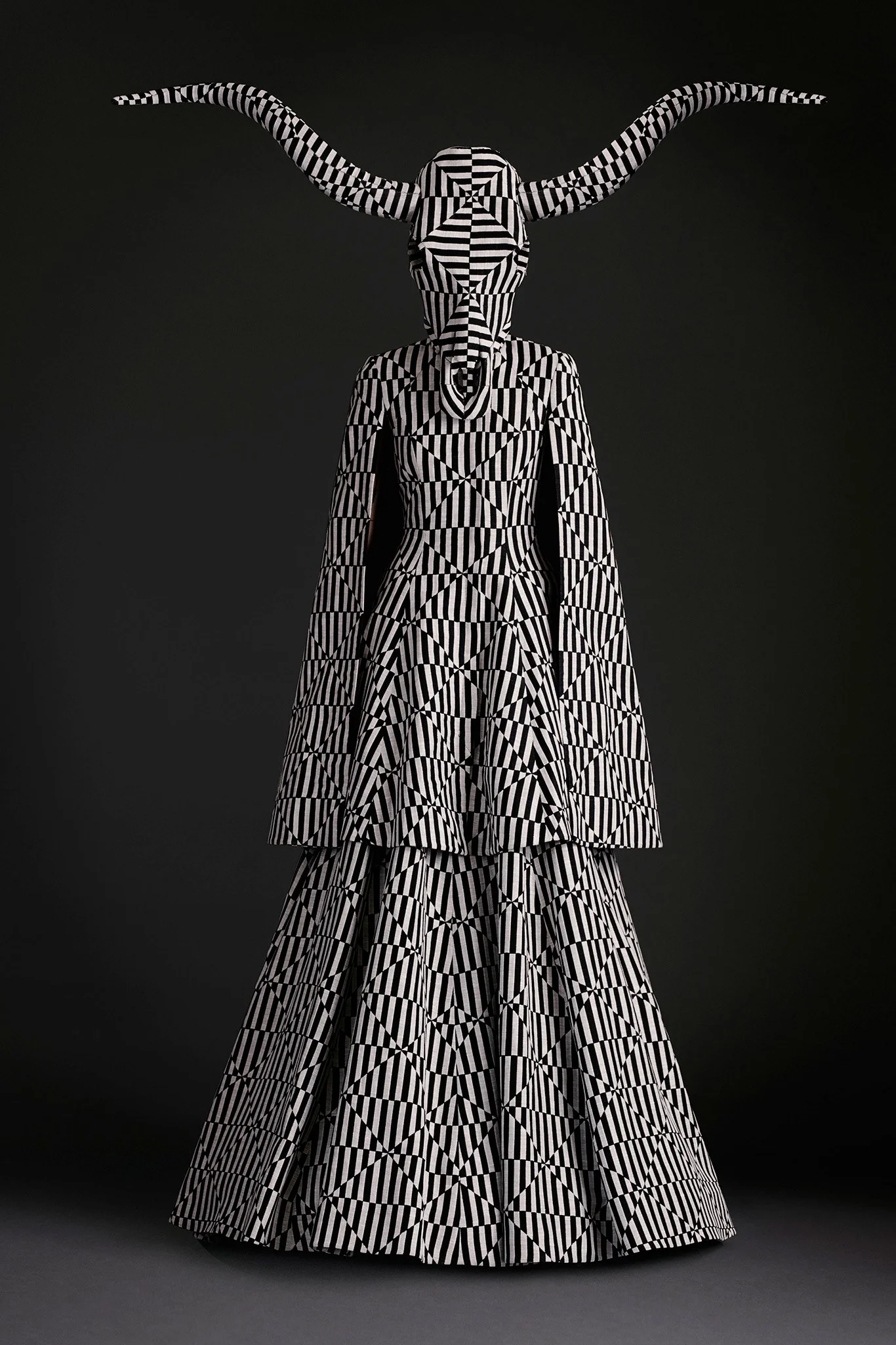 Gareth_Pugh_040_1366.jpg