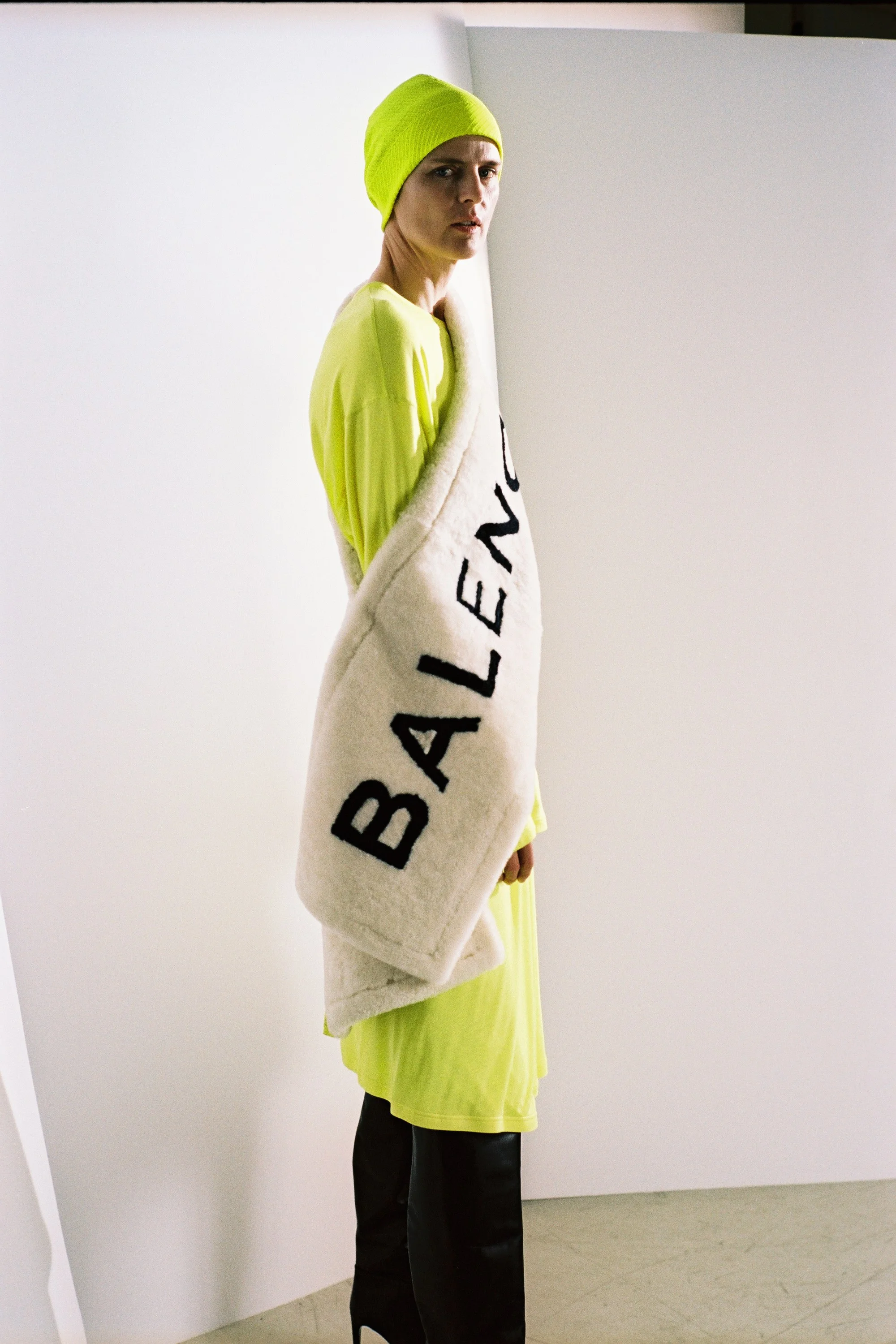01-balenciaga-pre-fall-2016.jpg