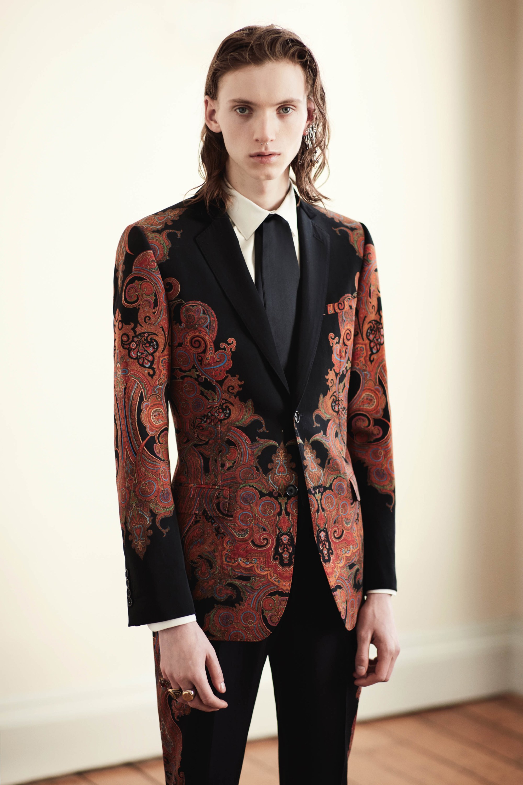 19-alexander-mcqueen-fall-2017.jpg
