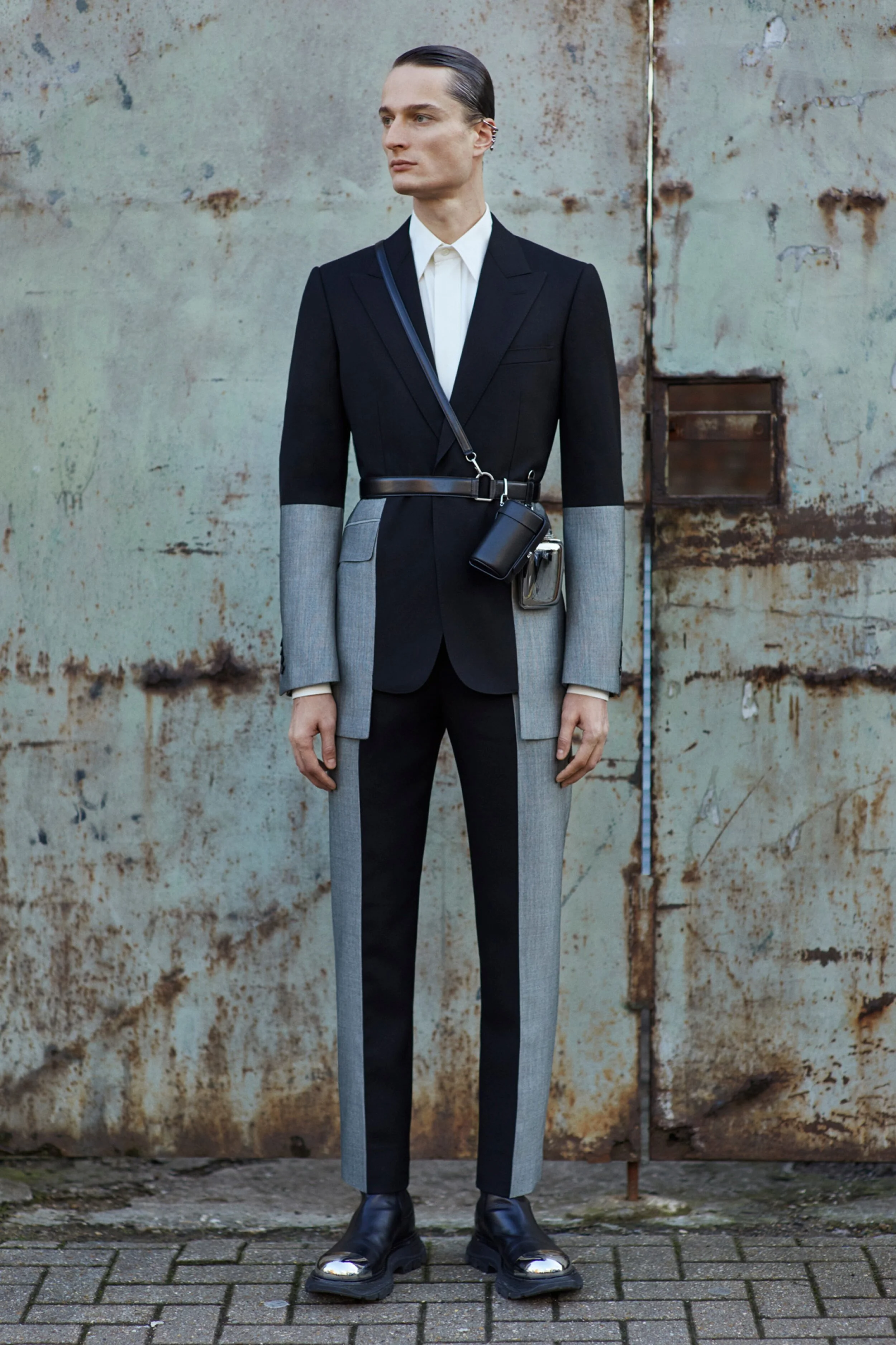 00005-Alexander-McQueen-Menswear-Fall-2020.jpg