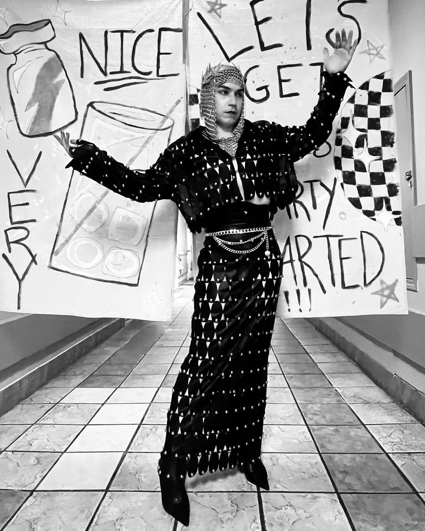 Listen, girl, drop your skin to the floor
Let your clothes body talk
Shed your skin
Rip your shirt
Flesh be torn
Feel hot, feel hard, feel heavy
Fuck who you want
Baby girl, do it just for fun
Crash the system, diva doll
Serve cunt, serve violence
Ha