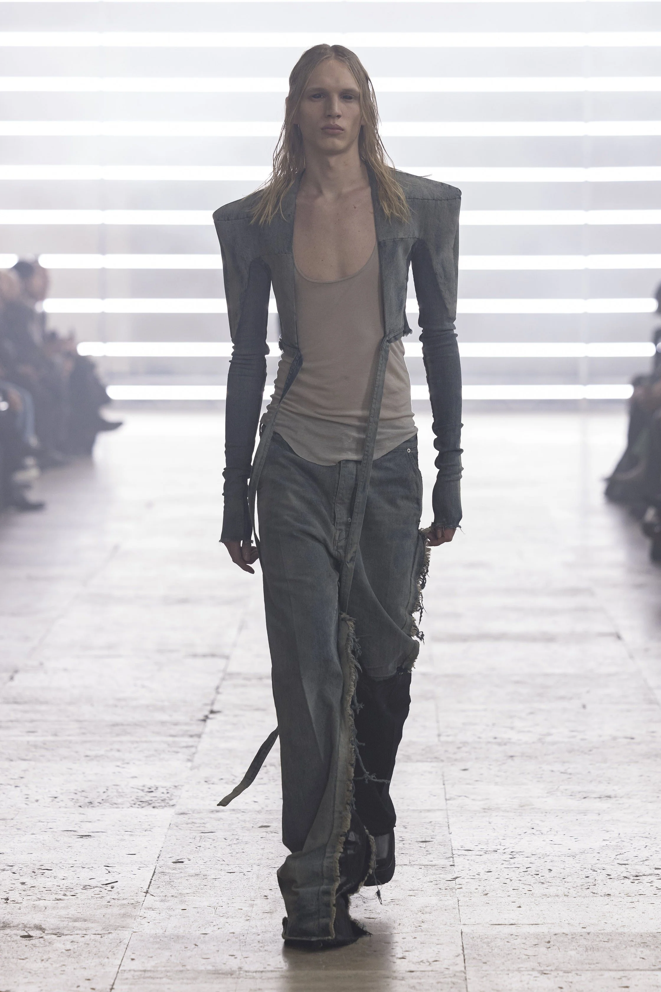 00015-rick-owens-fall-2025-menswear-credit-brand.jpg