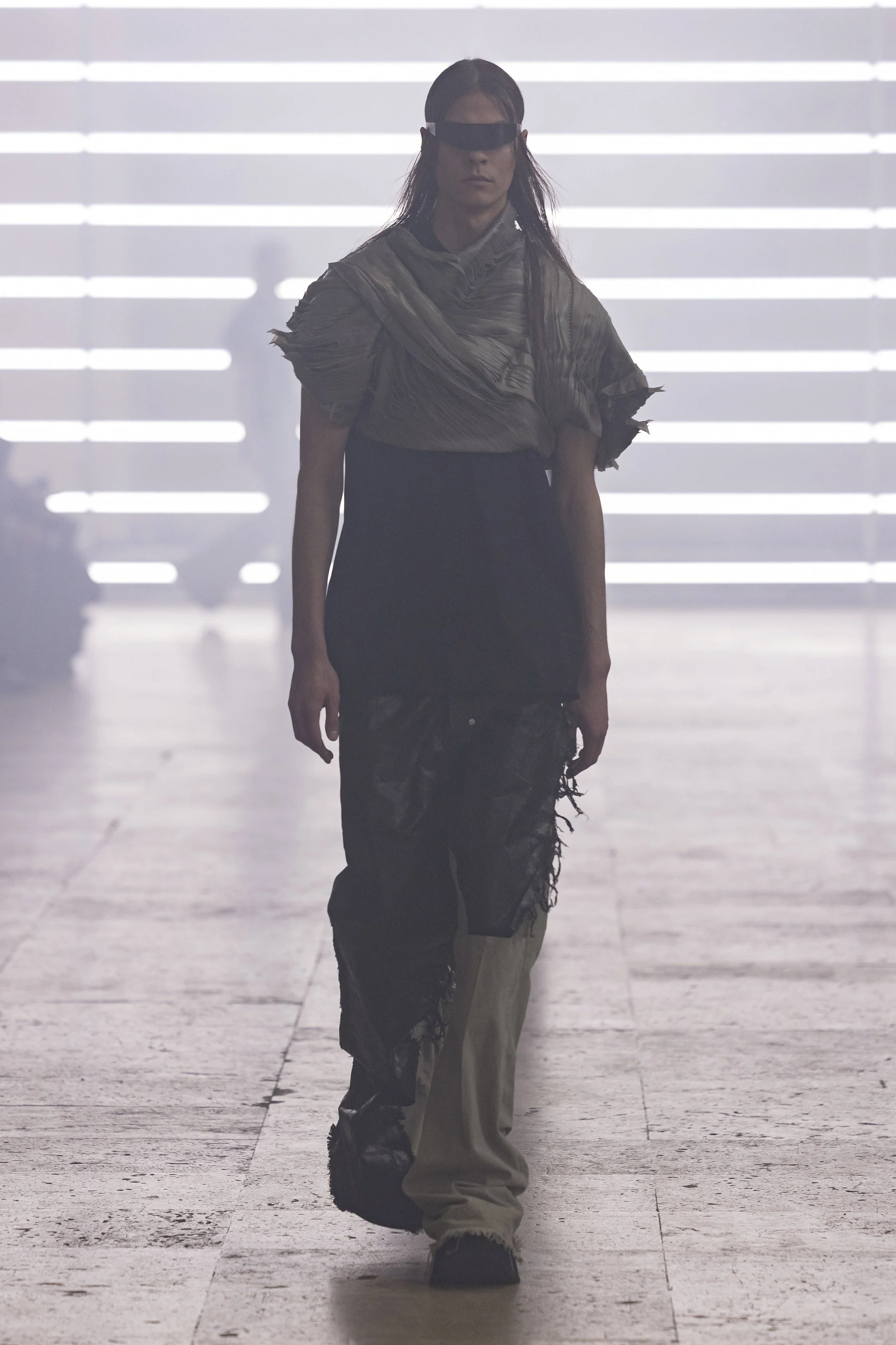00033-rick-owens-fall-2025-menswear-credit-brand.jpg