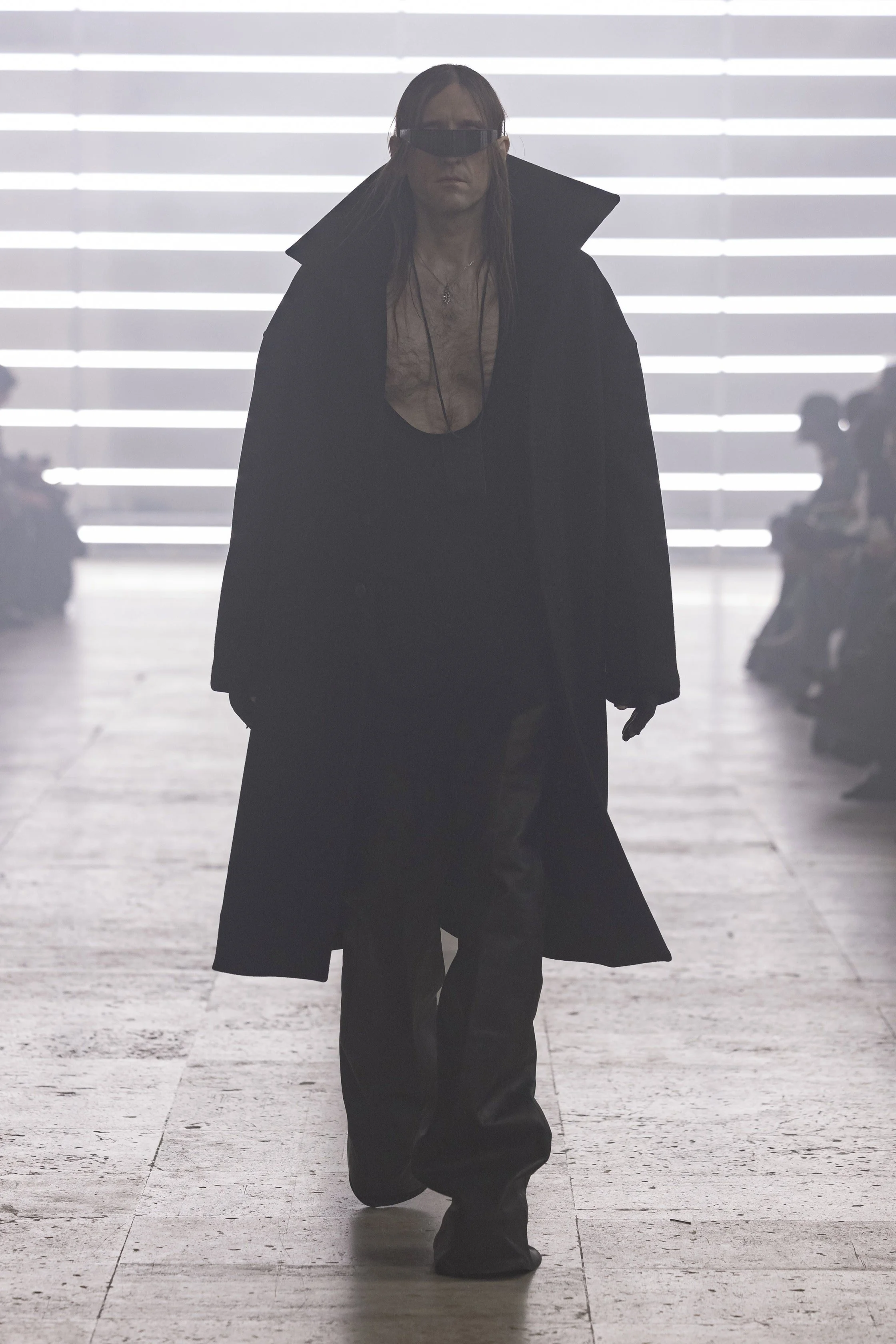 00041-rick-owens-fall-2025-menswear-credit-brand.jpg