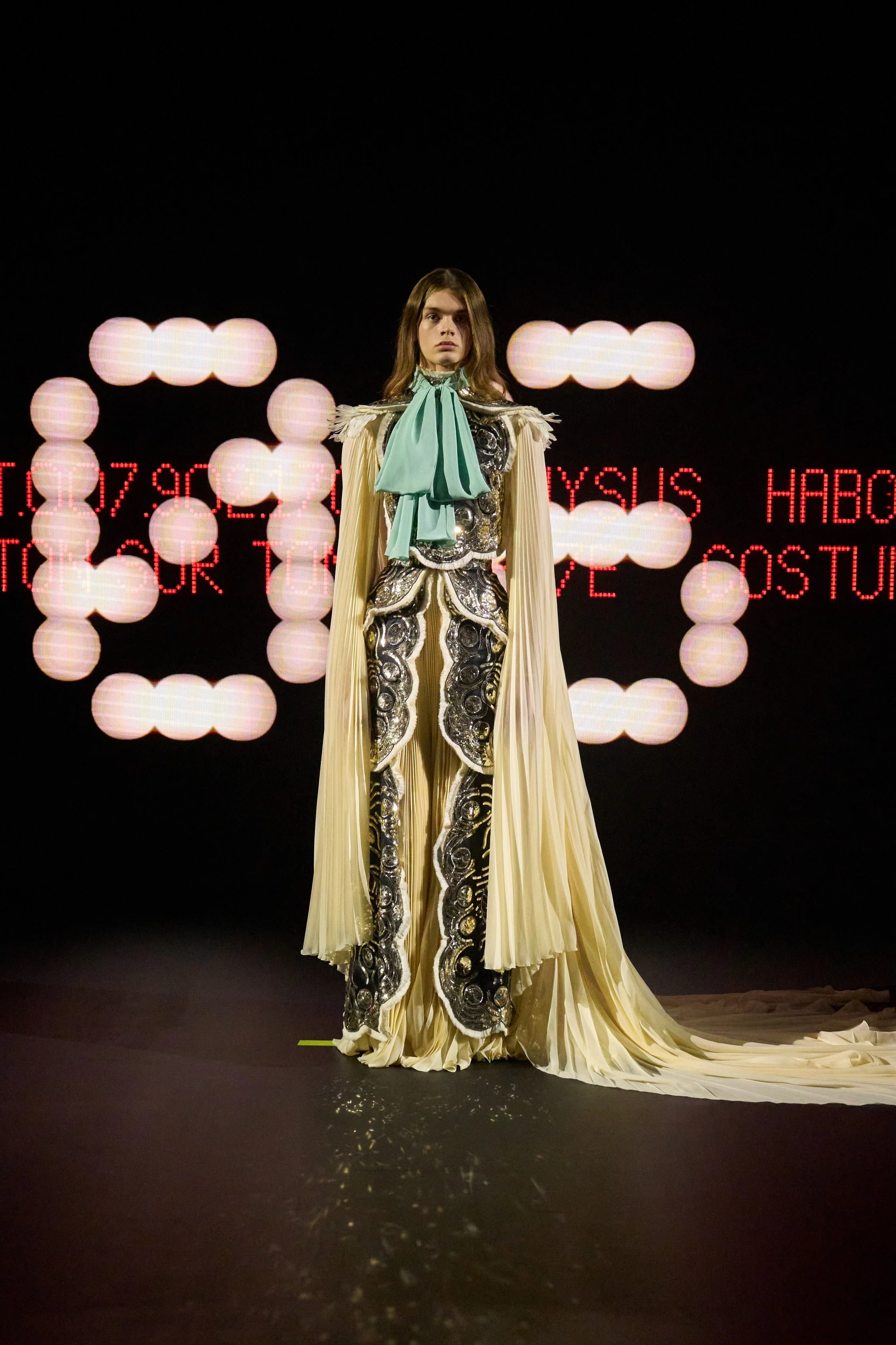 00006-valentino-spring-2025-couture-credit-gorunway.jpg
