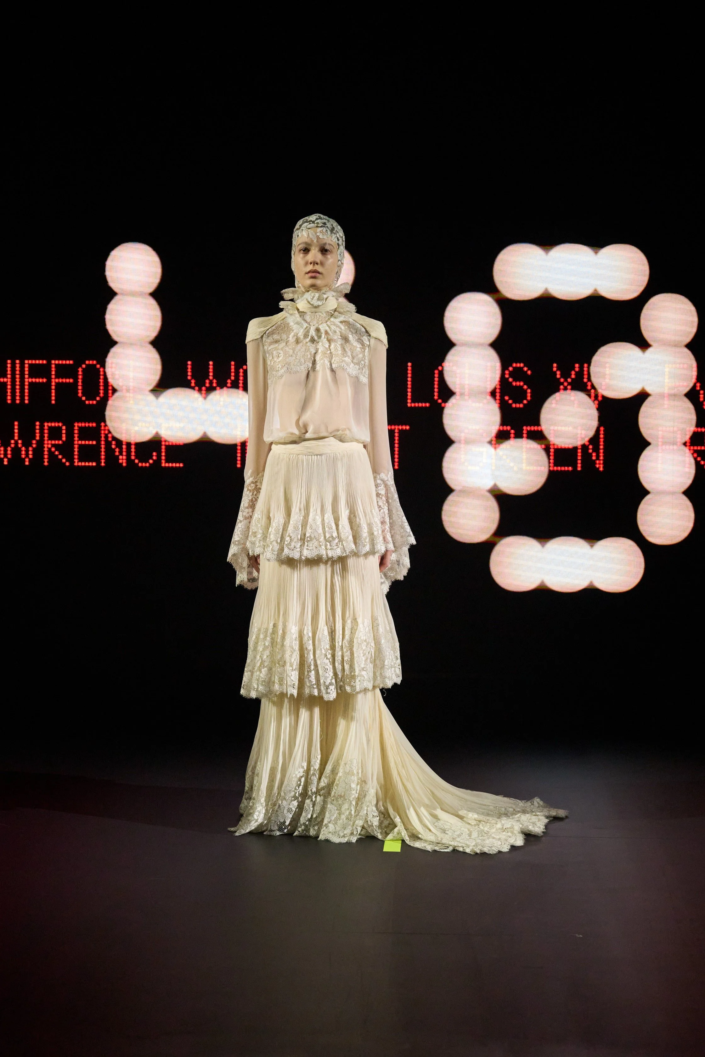 00040-valentino-spring-2025-couture-credit-gorunway.jpg
