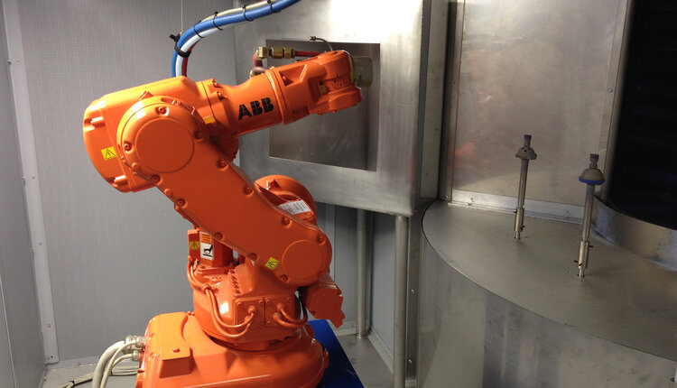 Himed invested early in on-site automations that dramatically increased outputs and allowed for more competitive pricing without sacrificing quality. Here, an ABB robot pauses between coating applications.