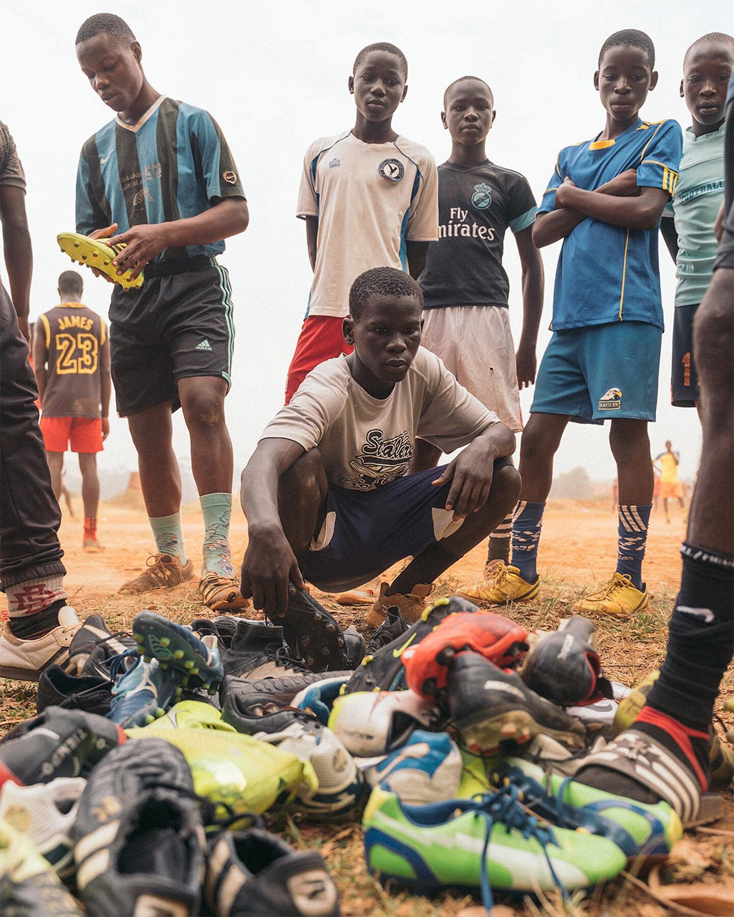 First Impressions of our arrival in Uganda. 🇺🇬 As you guys can see we brought a lot of Gear down here. Today we unpacked the gear and now we will show you some Insights of our Training at the Pitch. 

Special thanks to each and everyone who deliver