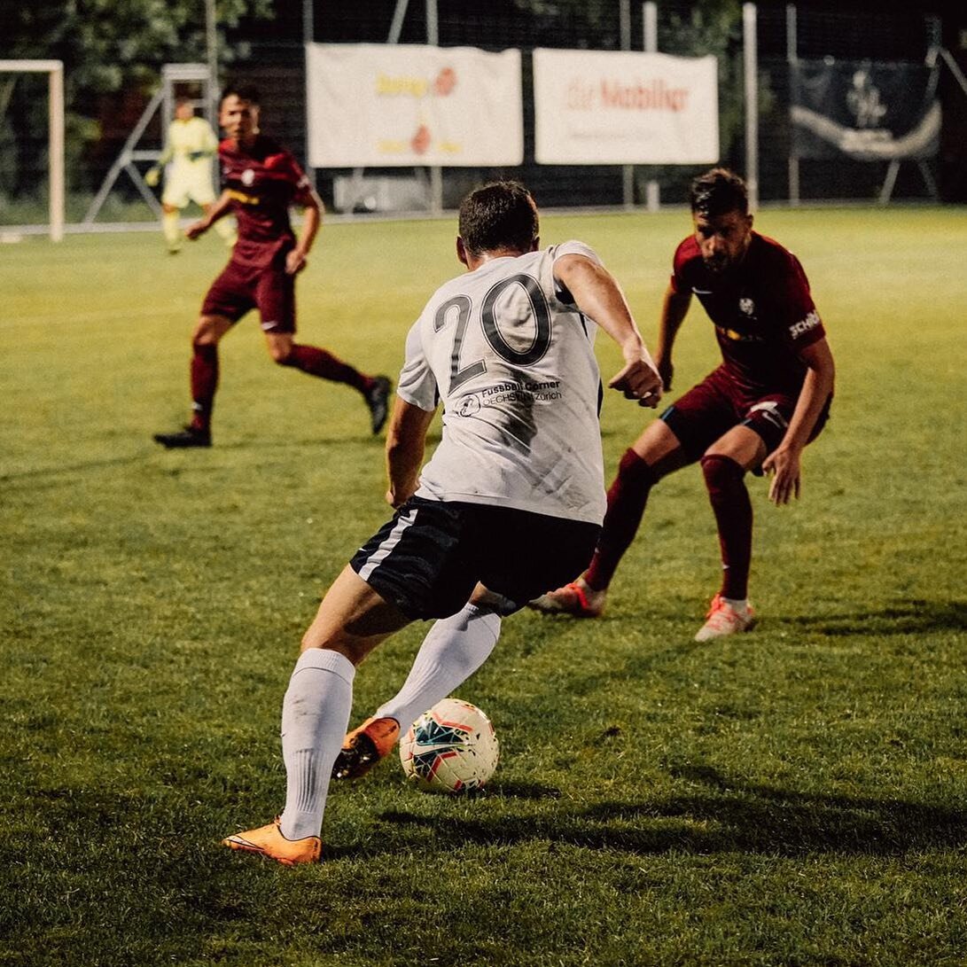 Flutlicht-Spiel auf der Festung: Nach dem 4:1-Sieg gegen Oerlikon-Polizei am vergangenen Sonntag bekommen es die Riesb&auml;chler morgen Donnerstag mit dem letztj&auml;hrigen Cupsieger @fcwiedikon zu tun. Spielbeginn ist um 20.15 Uhr &ndash; wir z&au