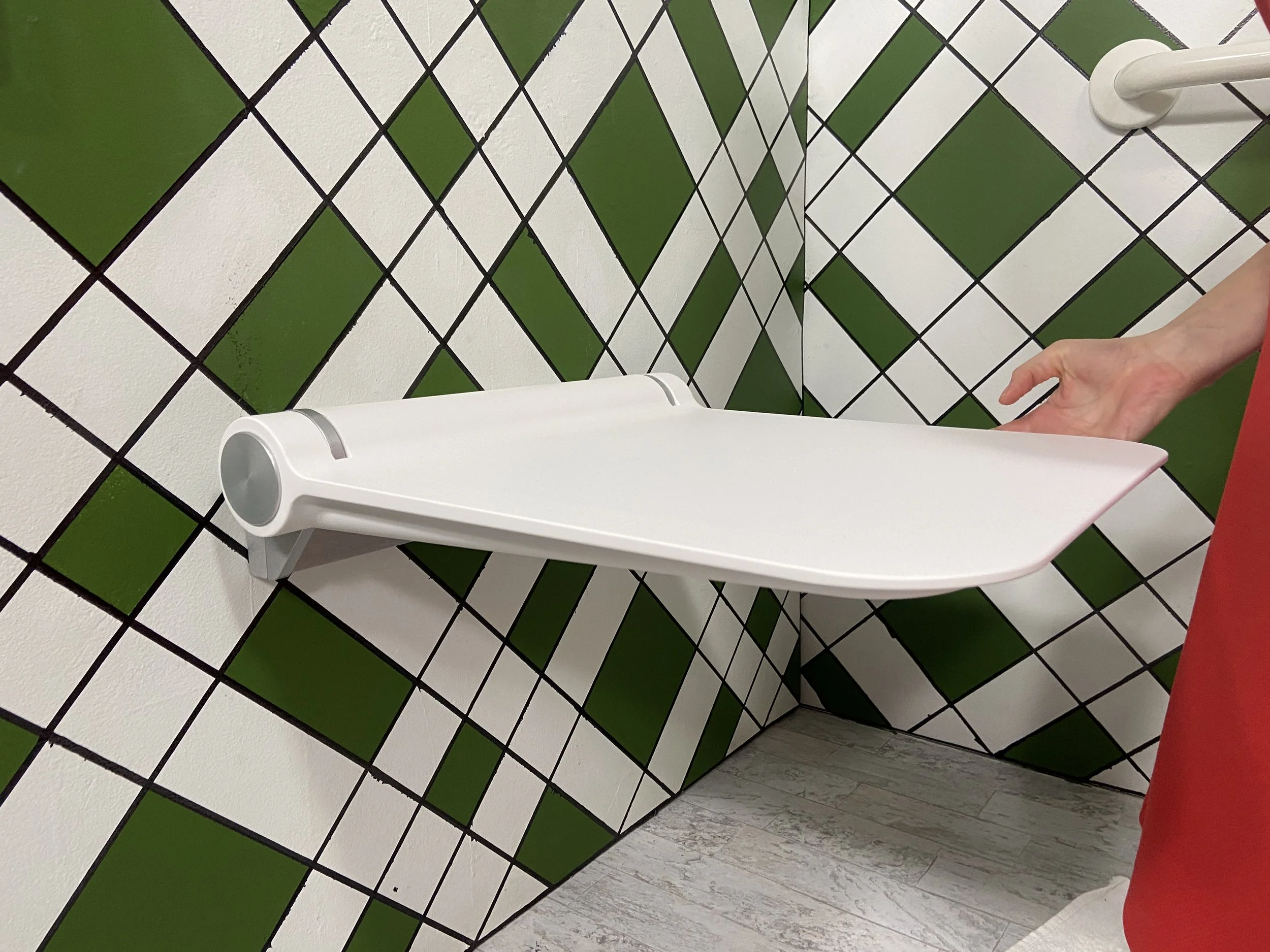 HUG folding and removable shower seat