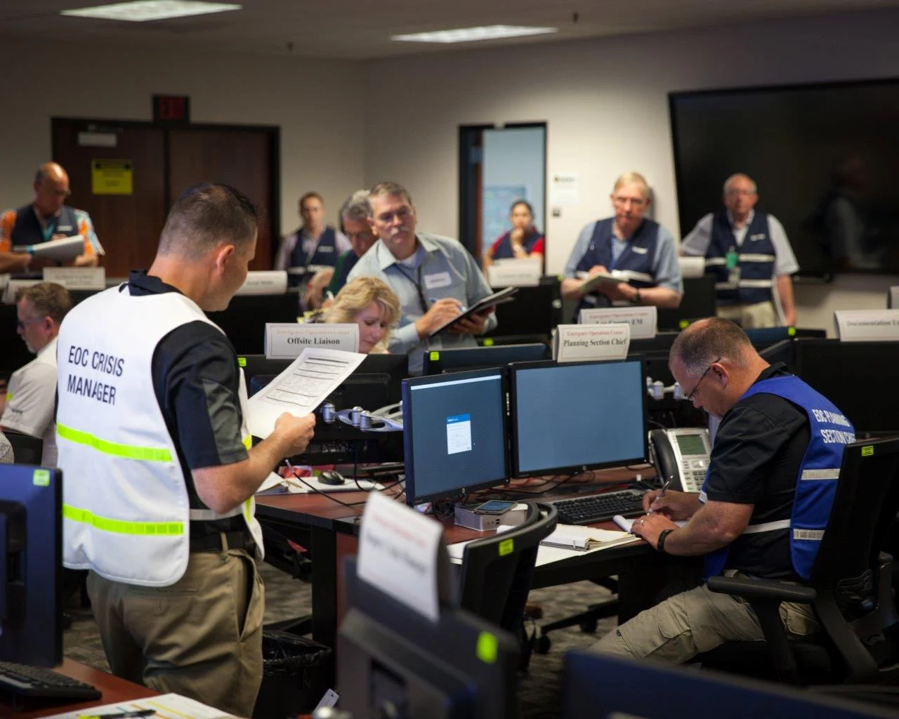 Numerous evaluators look on as Crisis Manager David Stuhan gives instructions to Emergency Operations Center personnel during a graded exercise as part of the Waste Isolation Pilot Plant's recovery from a 2014 radiation accident. Courtesy WIPP. lvillagran@abqjournal.com Fri Dec 02 10:34:19 -0700 2016 1480700056 FILENAME: 336469.jpg