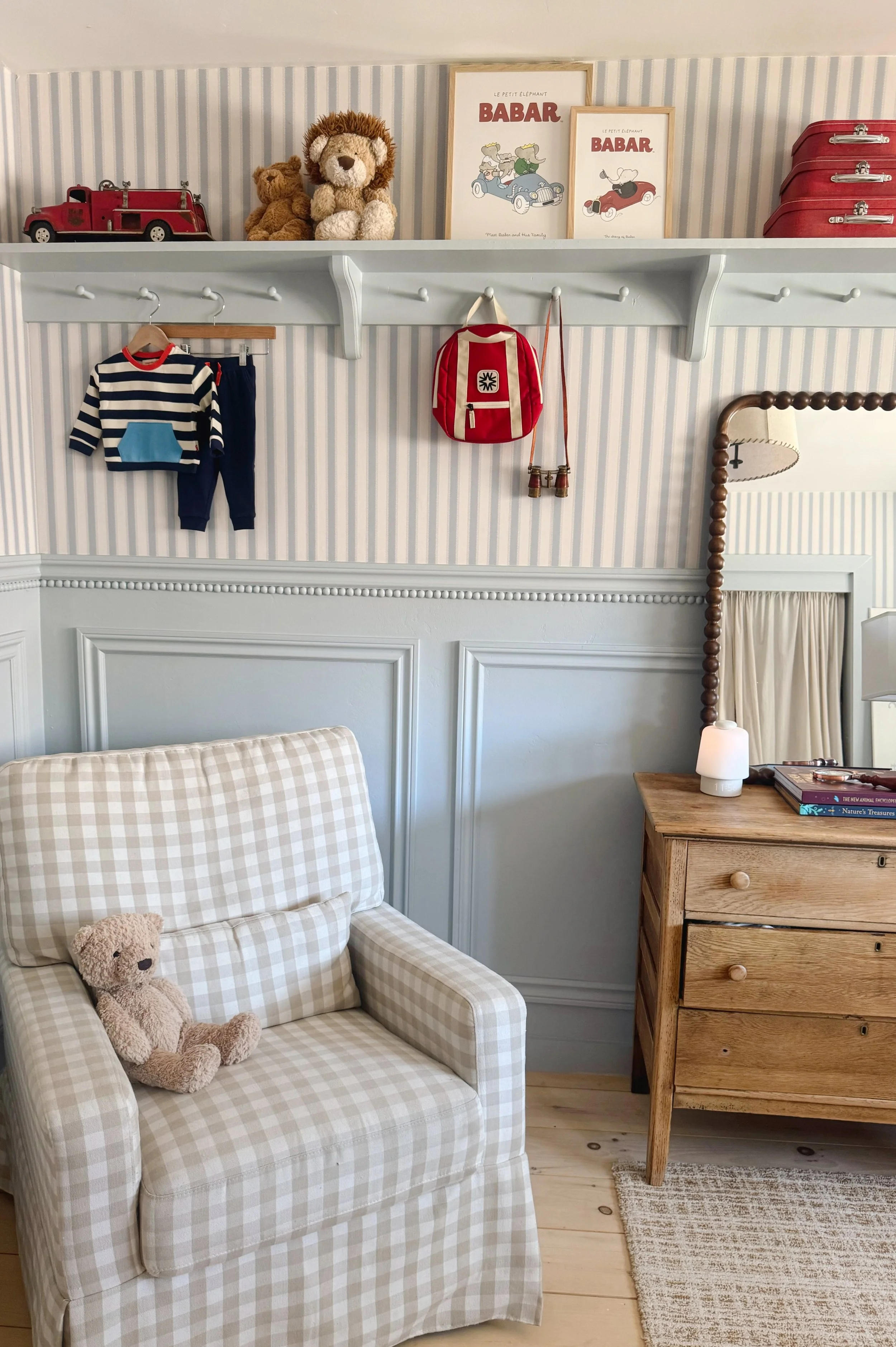 Bedroom Shaker Shelves 