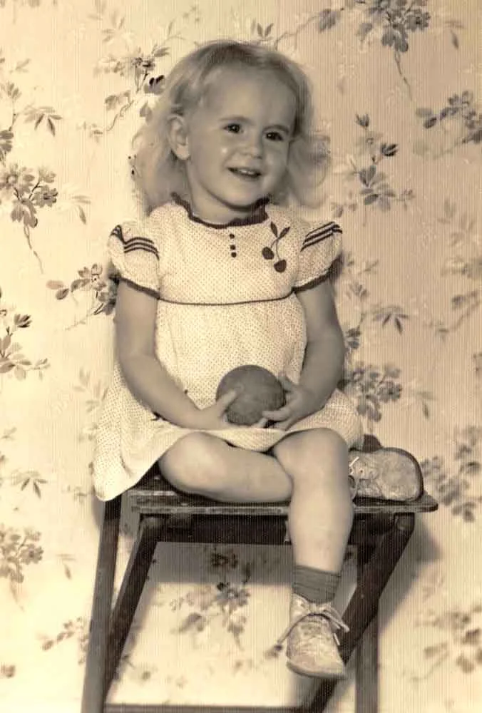 Mom 1941 - Cleaned-2.jpg