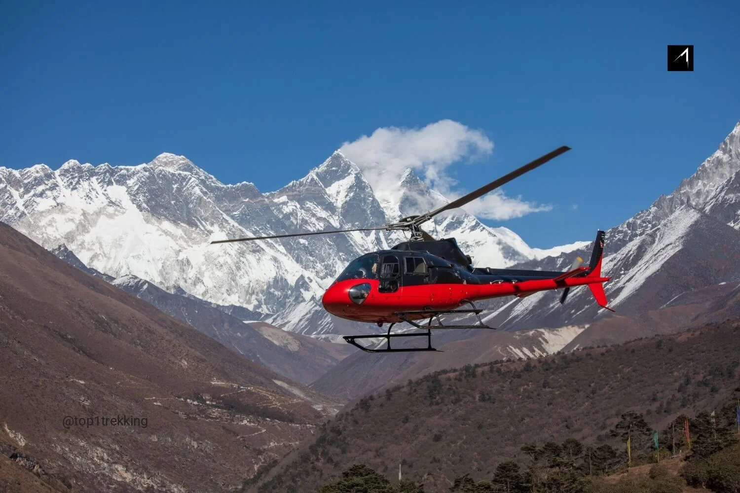 Everest Base Camp Helicopter Tour: Gần chạm vào dãy Himalaya