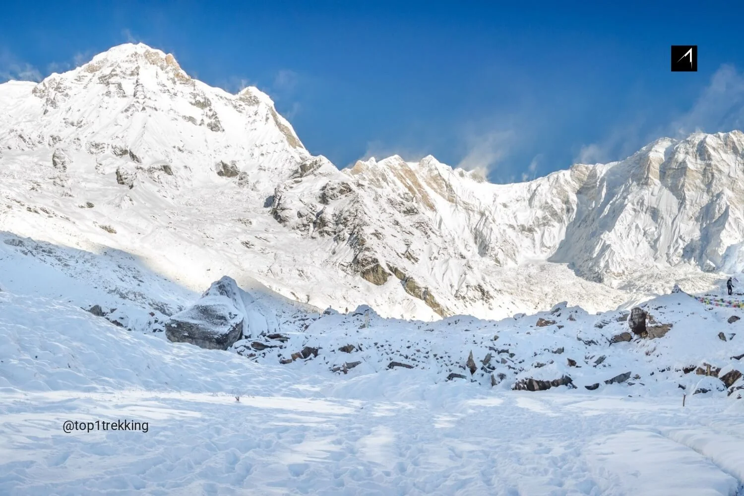 Snow and Annapurna Himalaya mountain Range under crystal clear sky in winter