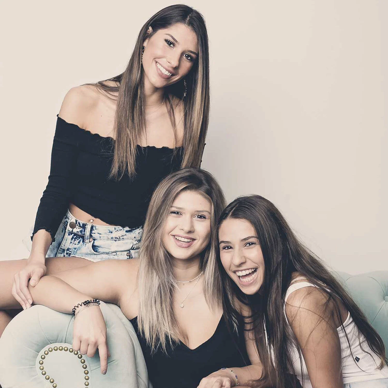 teenage-family-photos-sisters.jpg