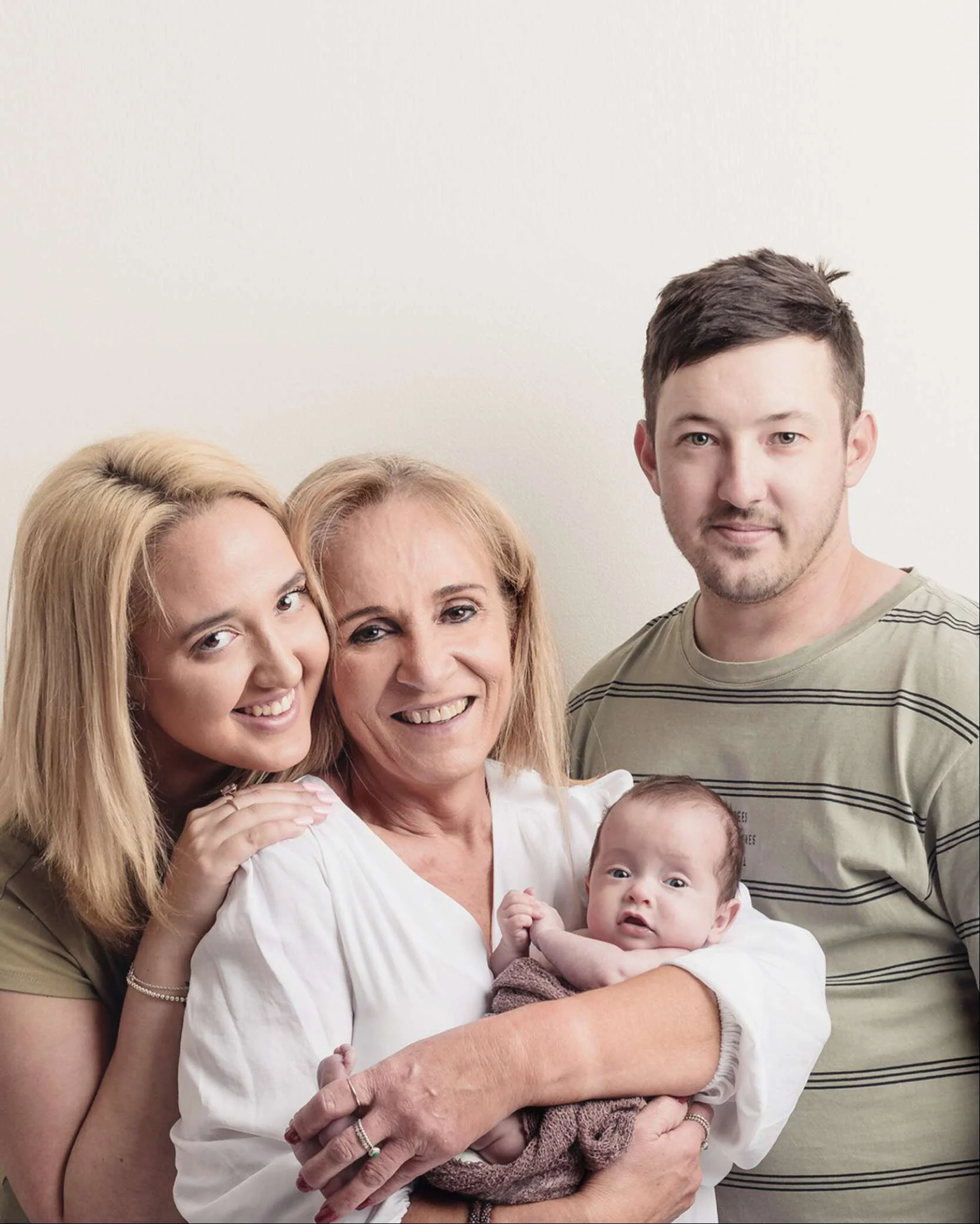 sydney-photographer-baby-family00008.JPG