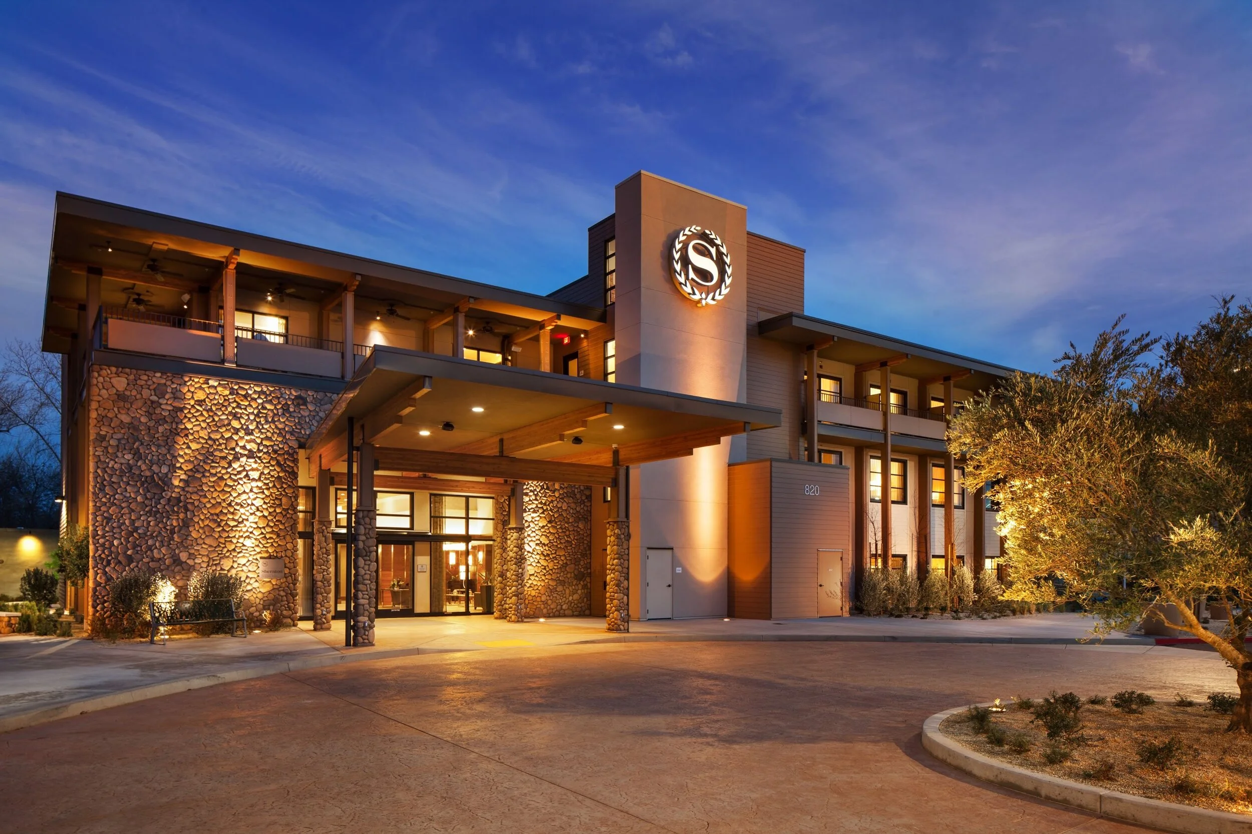 Sheraton Redding Hotel at the Sundial Bridge.jpg
