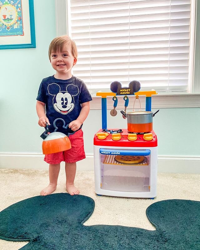 Disney may be closed for the foreseeable future but that doesn&rsquo;t mean we can&rsquo;t make some magic at home! This little guy&rsquo;s imagination is so fun to watch while he cooks me all the foods to try 😋
.
I&rsquo;m trying to keep making mag