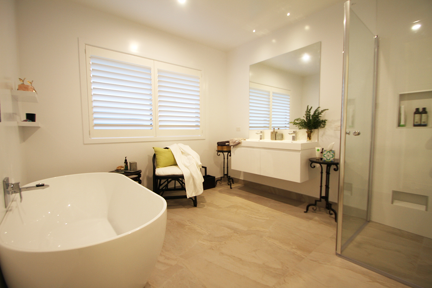 bathroom for king-size bedroom